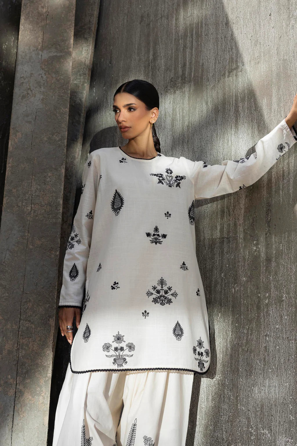 SS26ESE413P2T | Monochrome Collection | SANA SAFINAZ
