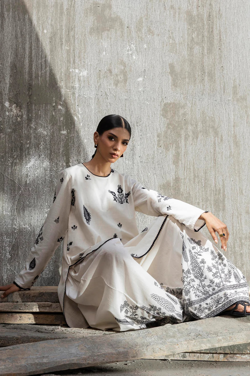 SS26ESE413P2T | Monochrome Collection | SANA SAFINAZ