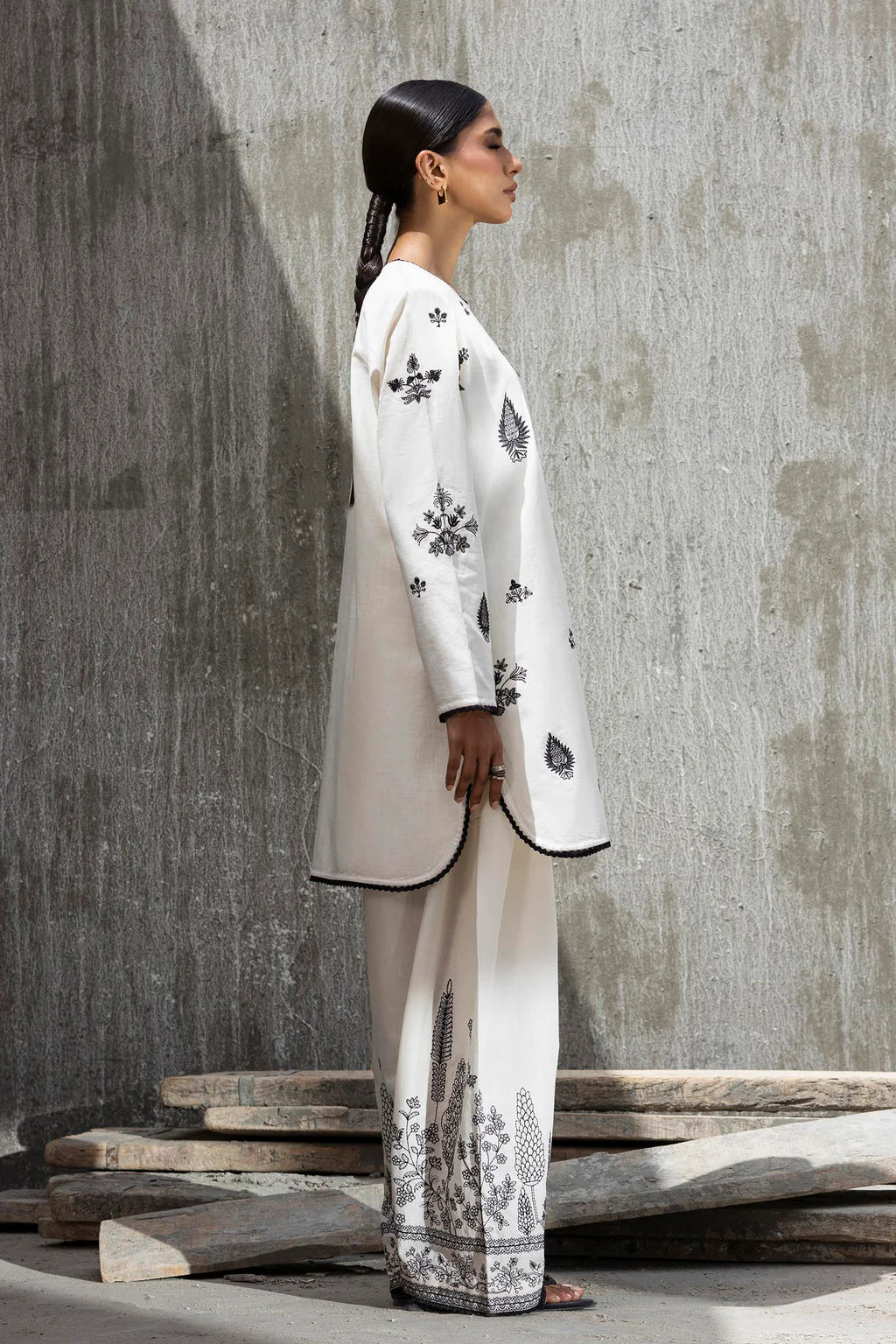SS26ESE413P2T | Monochrome Collection | SANA SAFINAZ