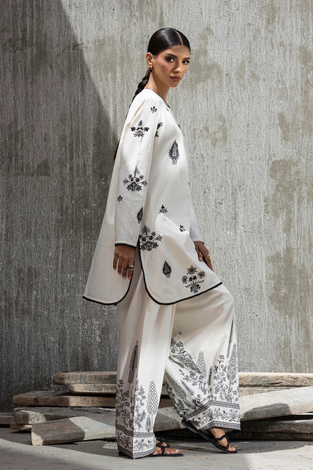 SS26ESE413P2T | Monochrome Collection | SANA SAFINAZ