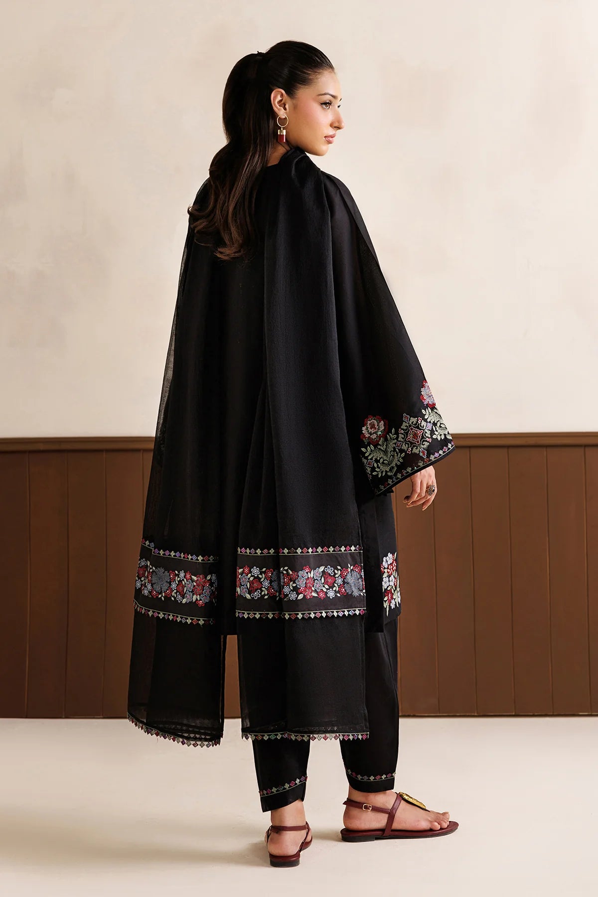 ESPR1338 | New In | Baroque