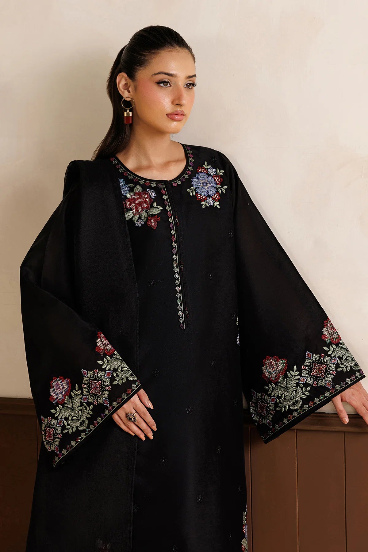 ESPR1338 | New In | Baroque