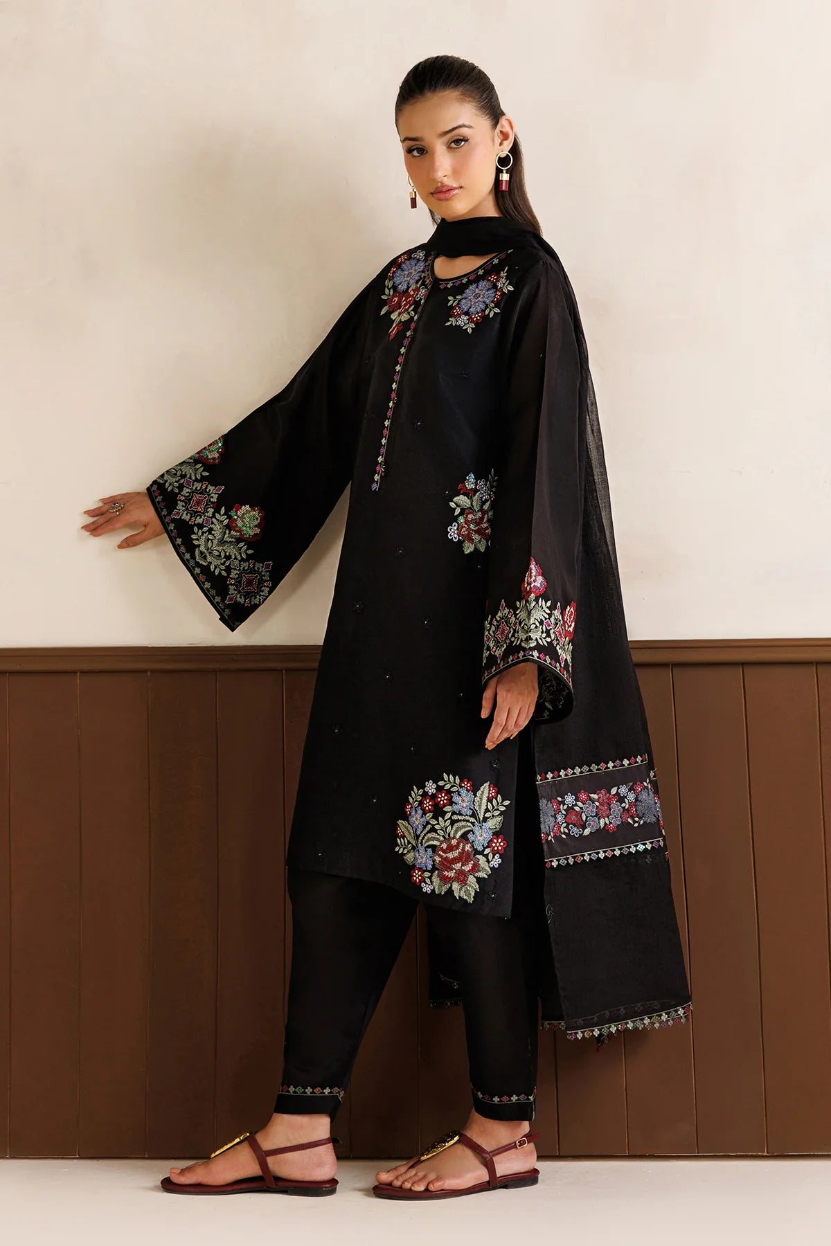 ESPR1338 | New In | Baroque