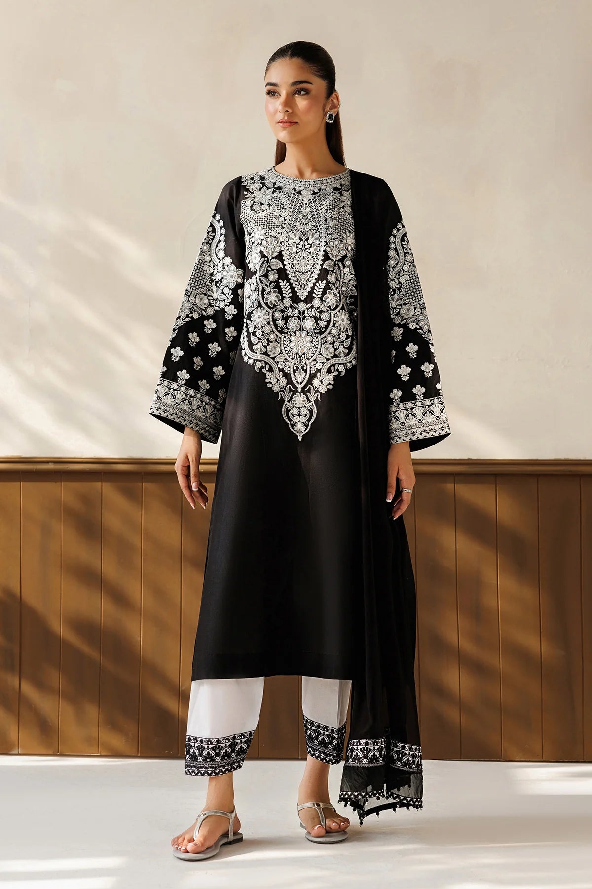 ESPR1367 | New In | Baroque