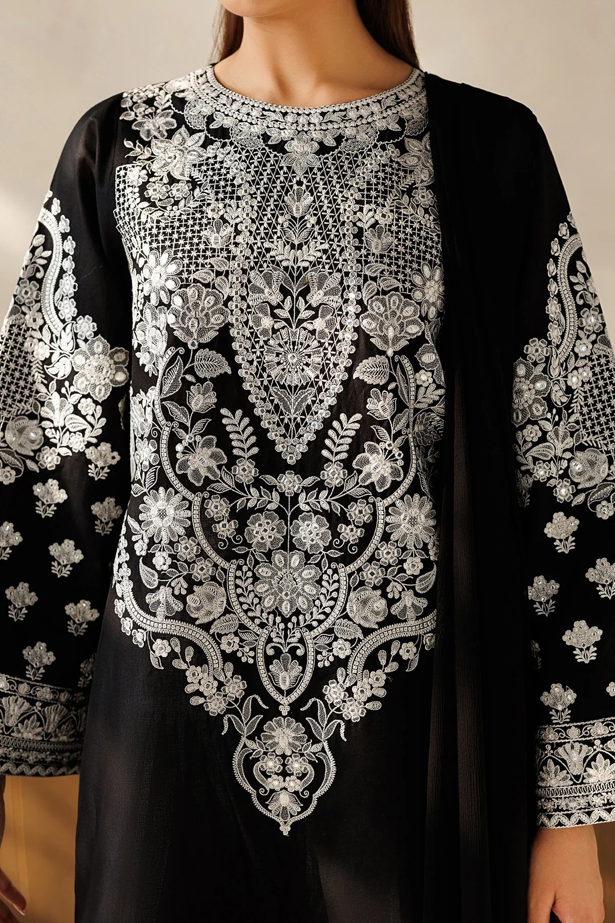 ESPR1367 | New In | Baroque