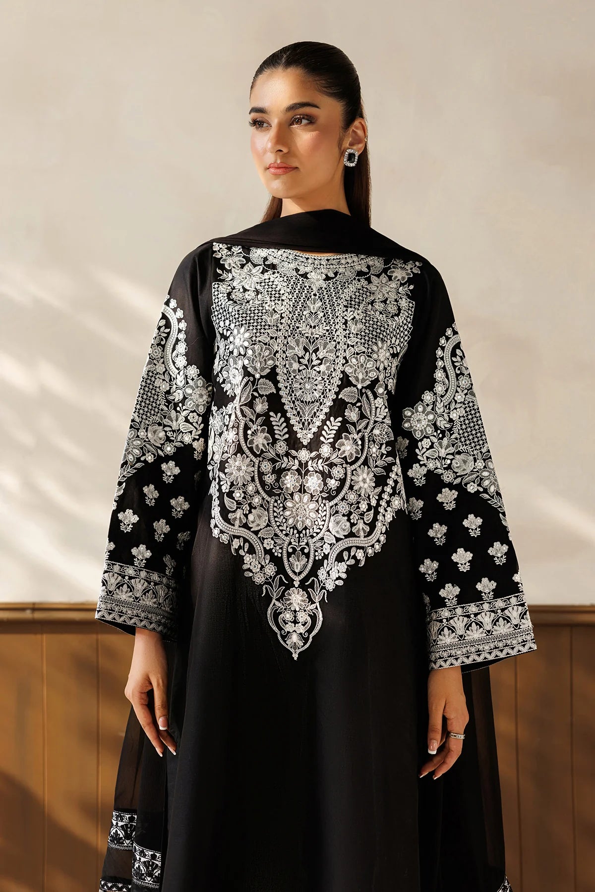 ESPR1367 | New In | Baroque