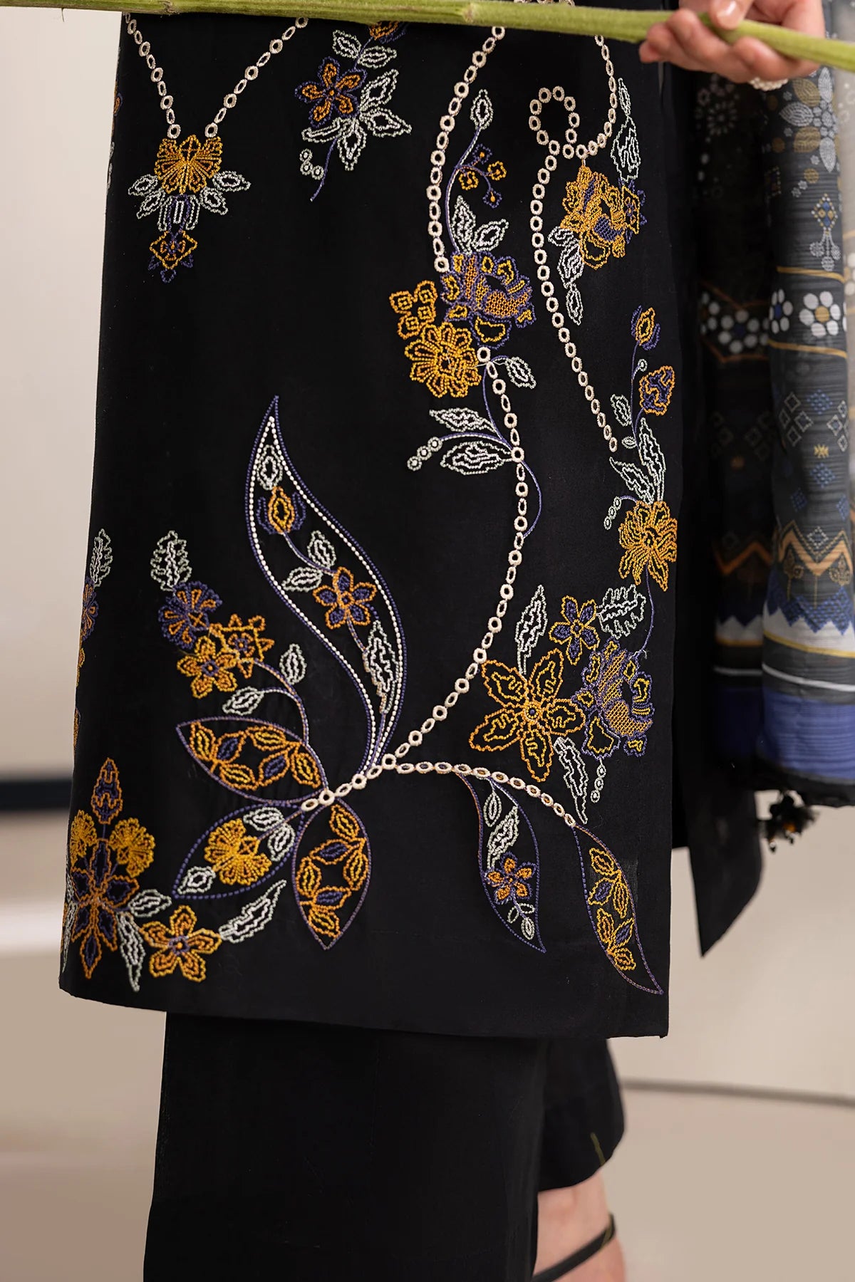 ESPR1331 | New In | Baroque