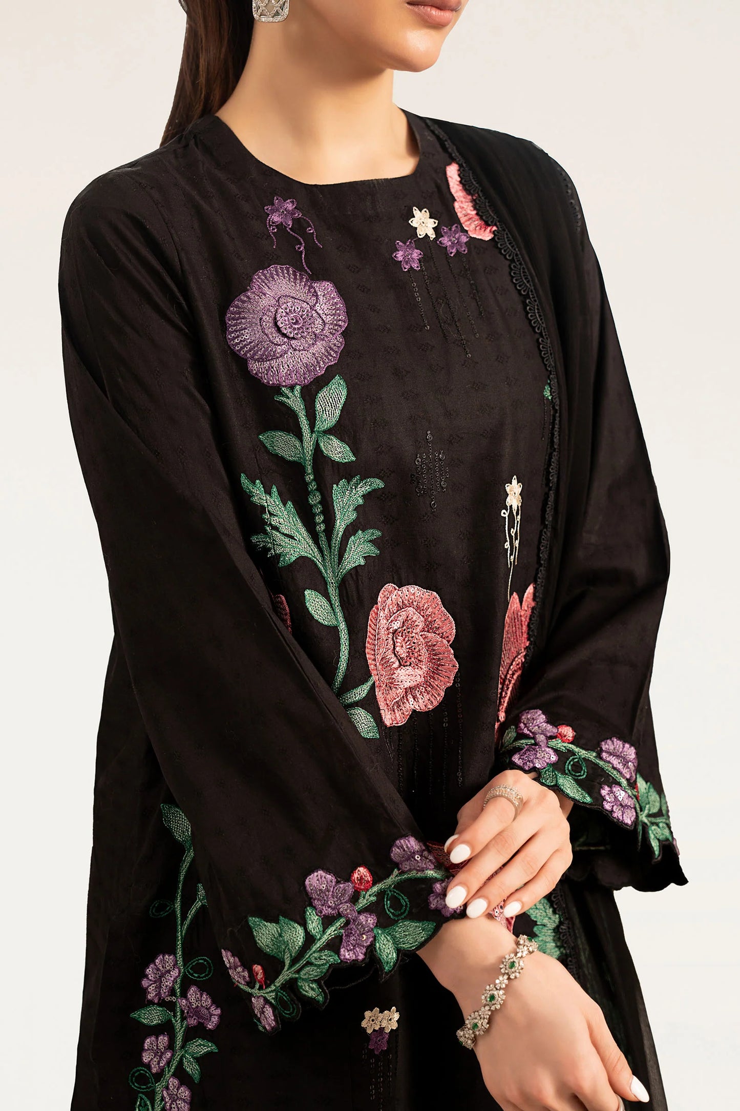 DW-PF26-20-Black | Desi Summer Pie | MARIA.B