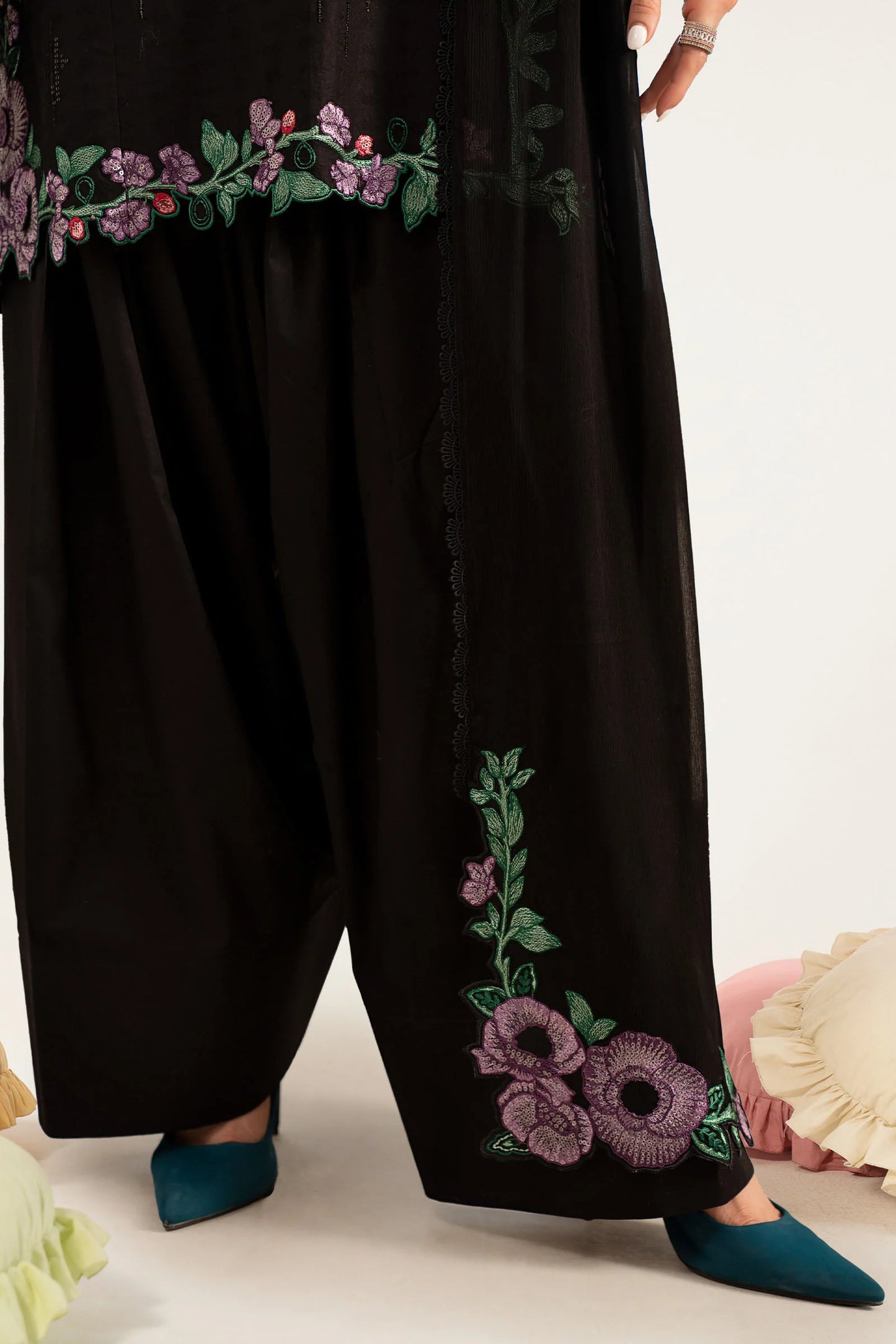 DW-PF26-20-Black | Desi Summer Pie | MARIA.B