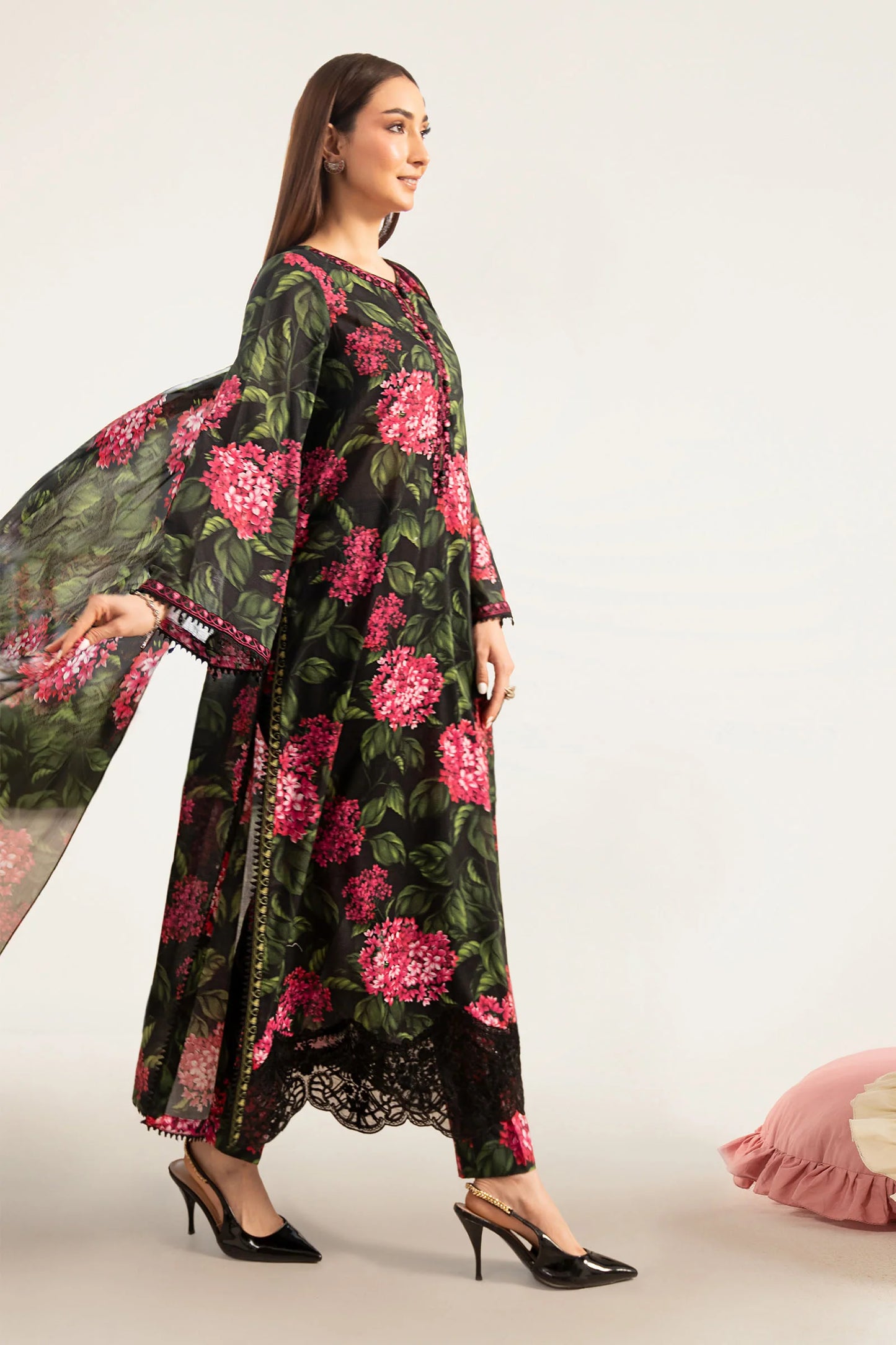 DW-PF26-15-Black | Desi Summer Pie | MARIA.B