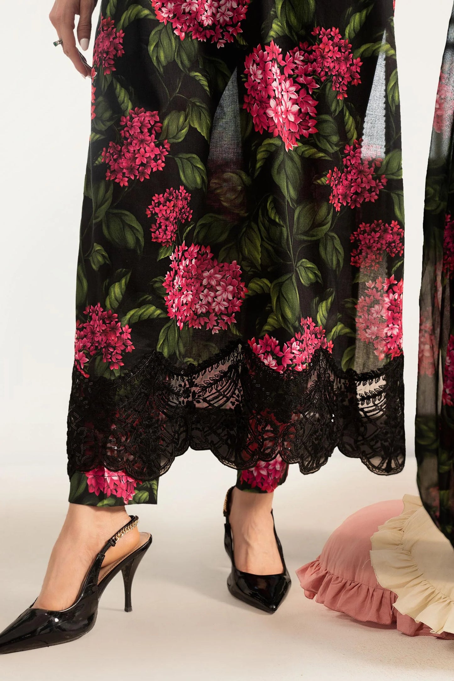 DW-PF26-15-Black | Desi Summer Pie | MARIA.B