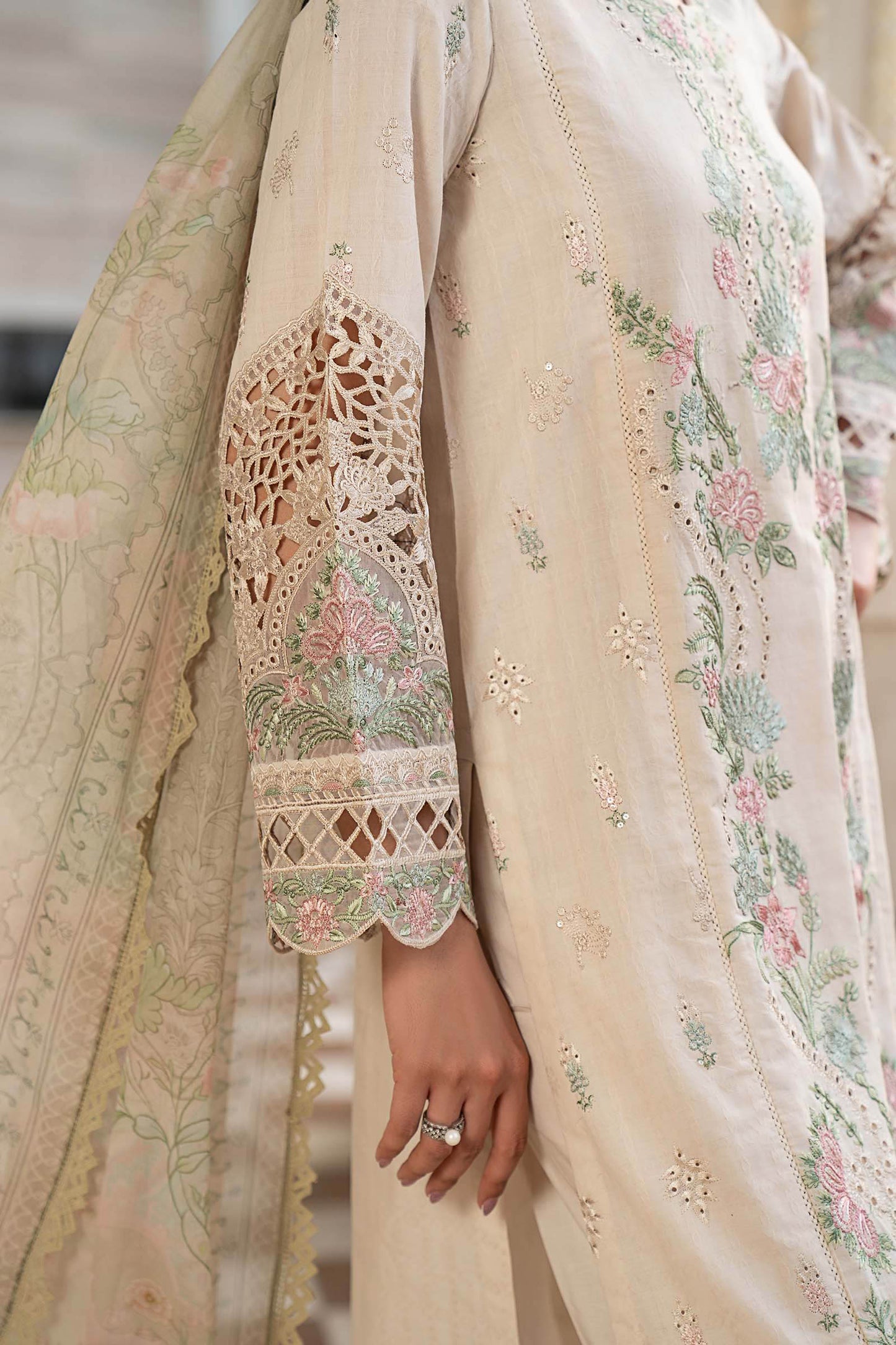 DW-EF25-47R1-Off White | Desi Summer Pie | MARIA.B