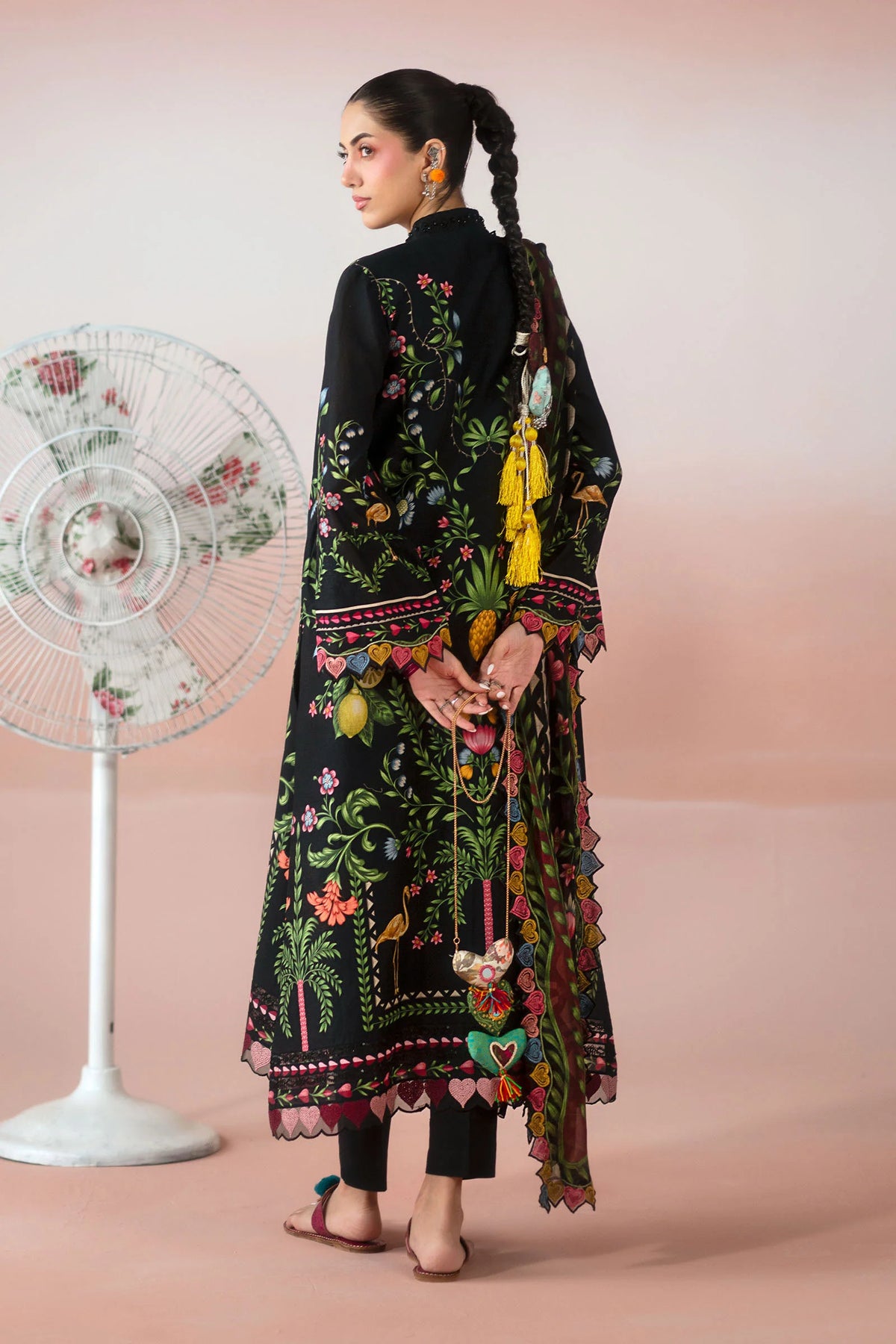 DW-EA26-16-Black | Desi Summer Pie | MARIA.B