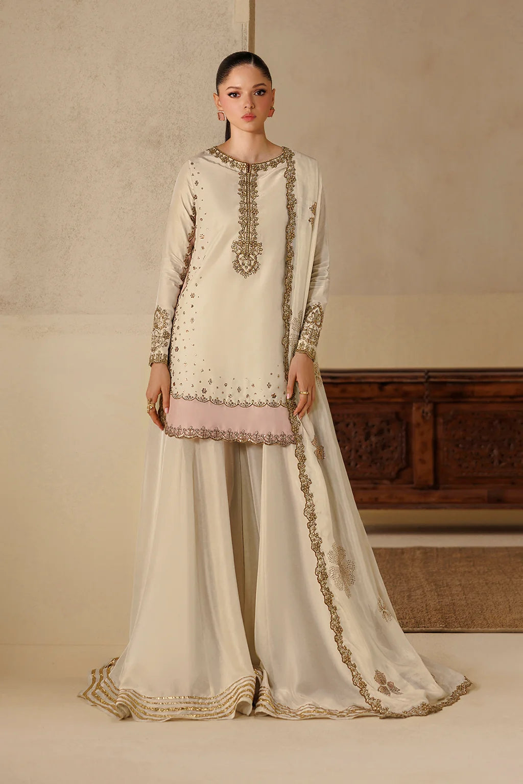UE-735 Embroidered Ramen Silk | Formals ‘26 | Iznik
