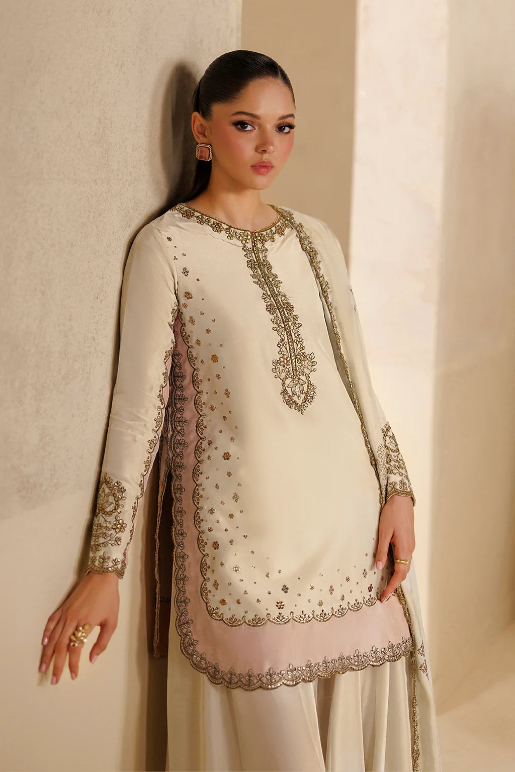 UE-735 Embroidered Ramen Silk | Formals ‘26 | Iznik