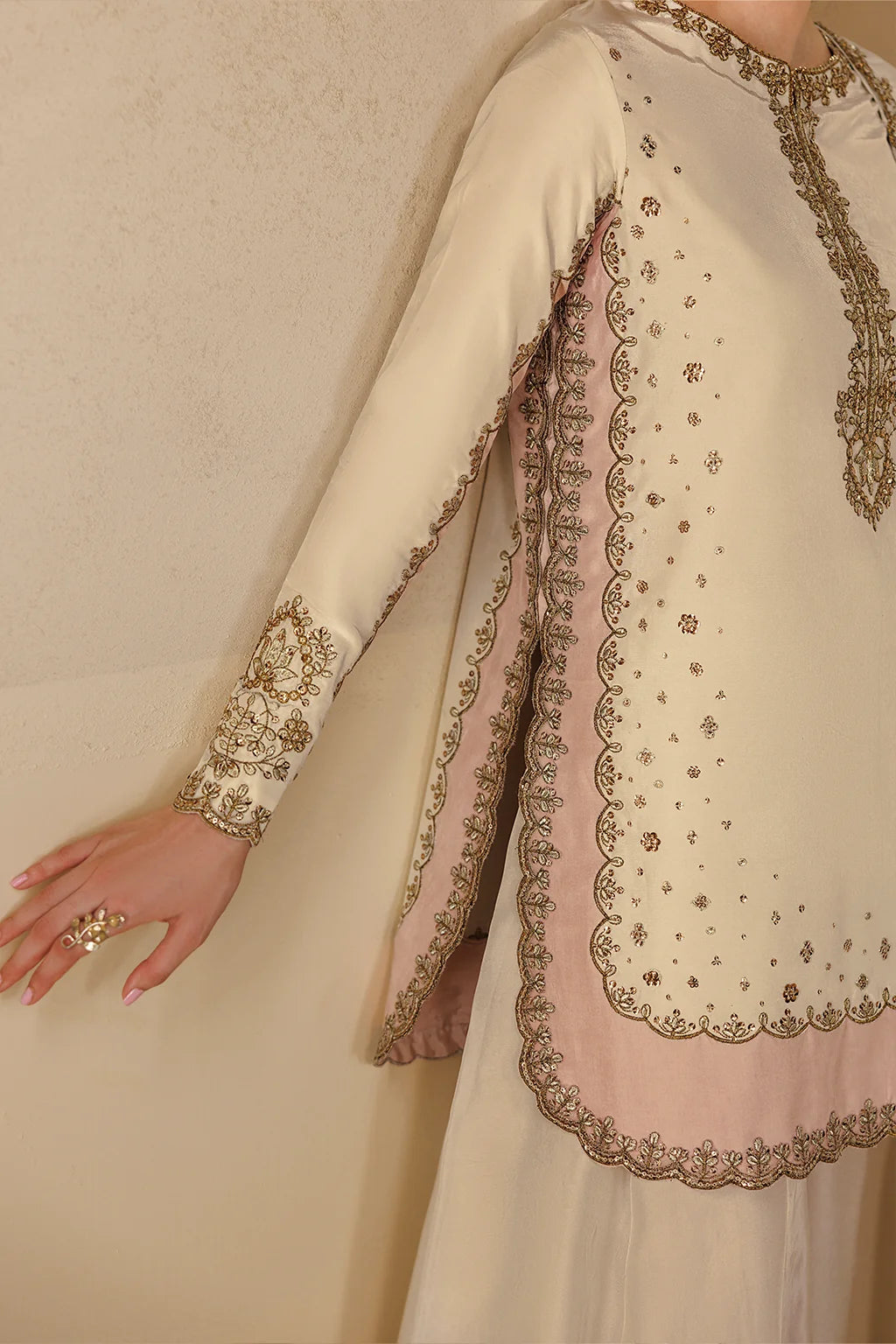 UE-735 Embroidered Ramen Silk | Formals ‘26 | Iznik