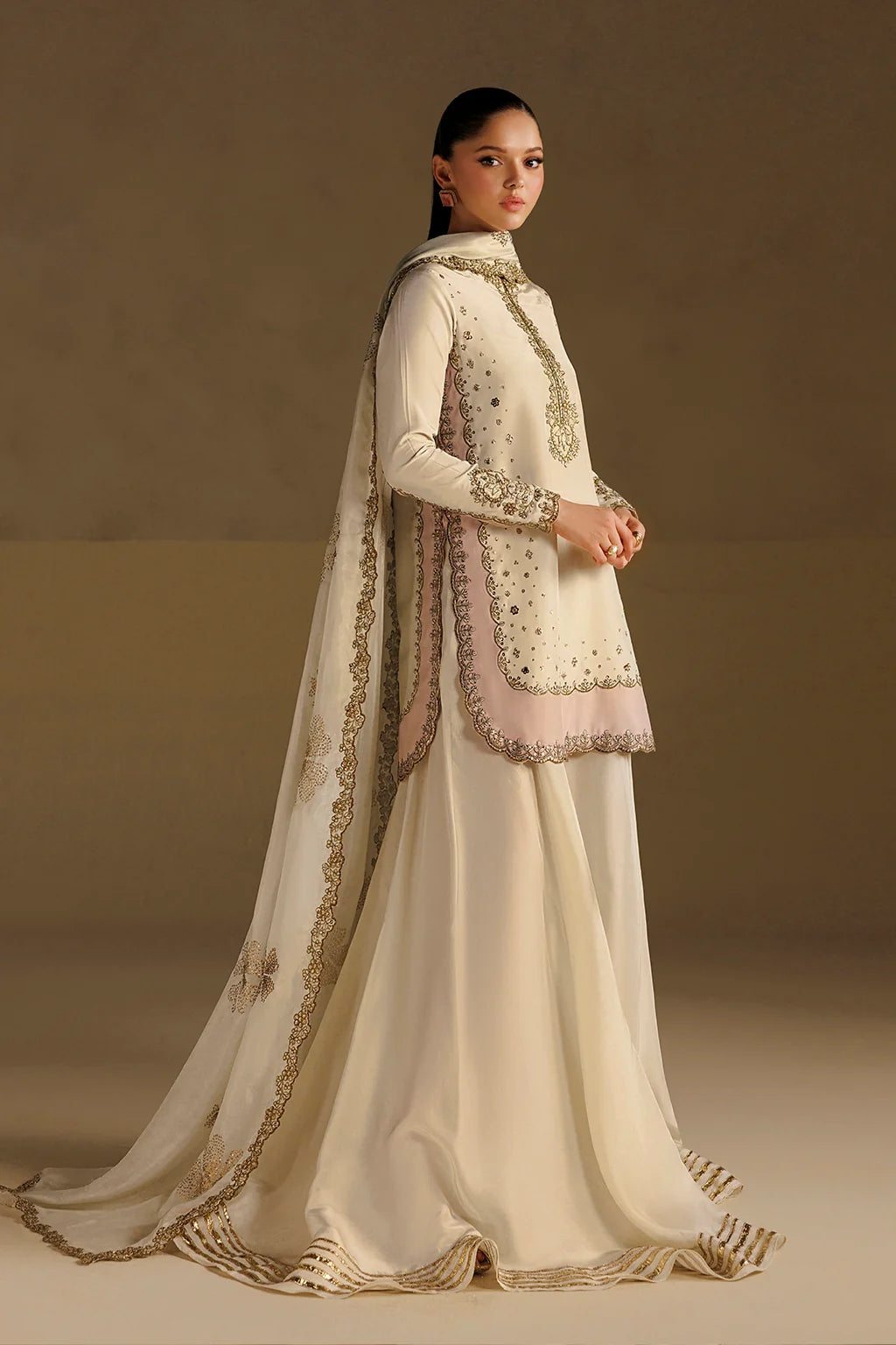 UE-735 Embroidered Ramen Silk | Formals ‘26 | Iznik