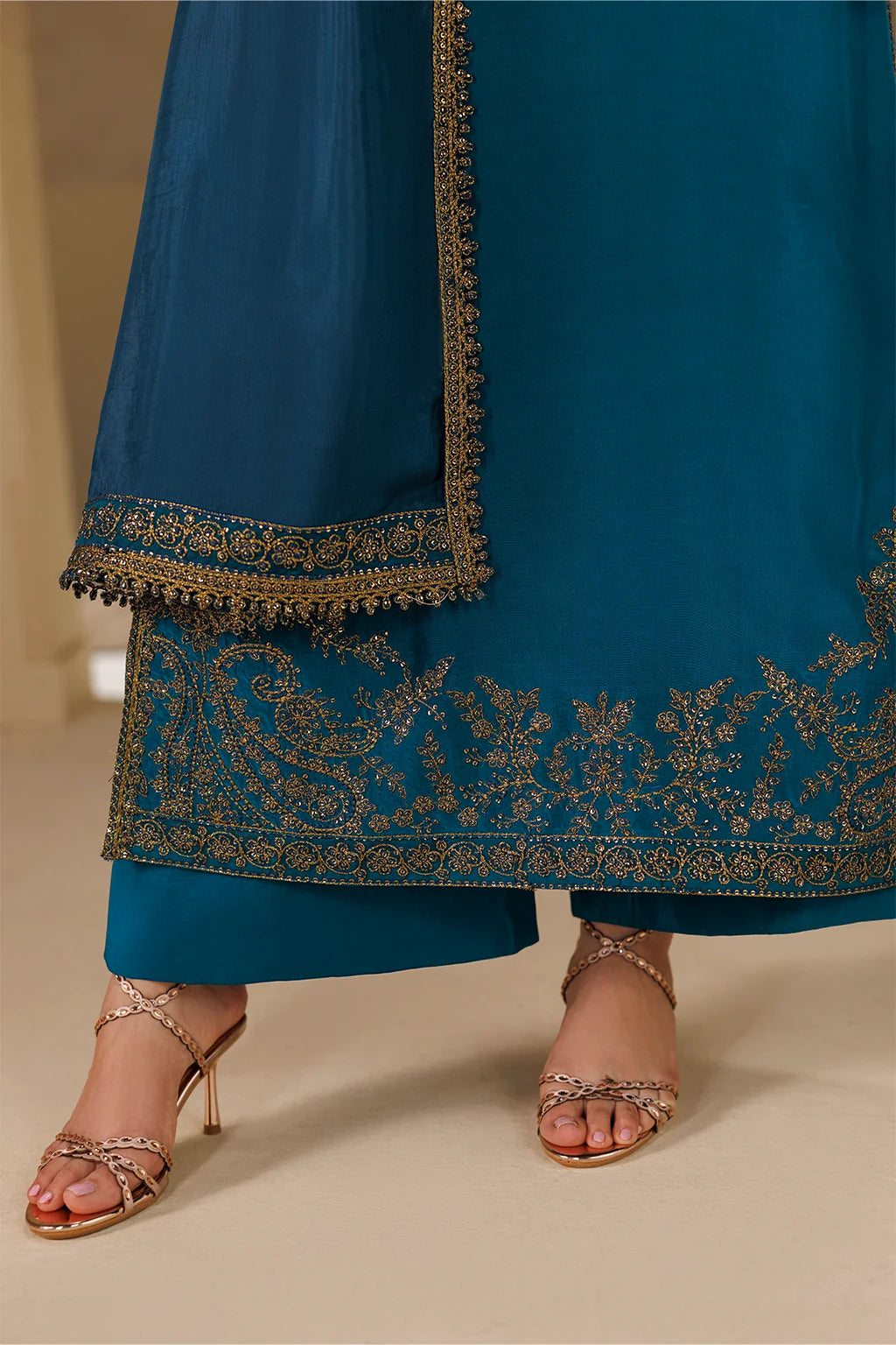 UE-731 Embroidered Ramen Silk | Formals ‘26 | Iznik