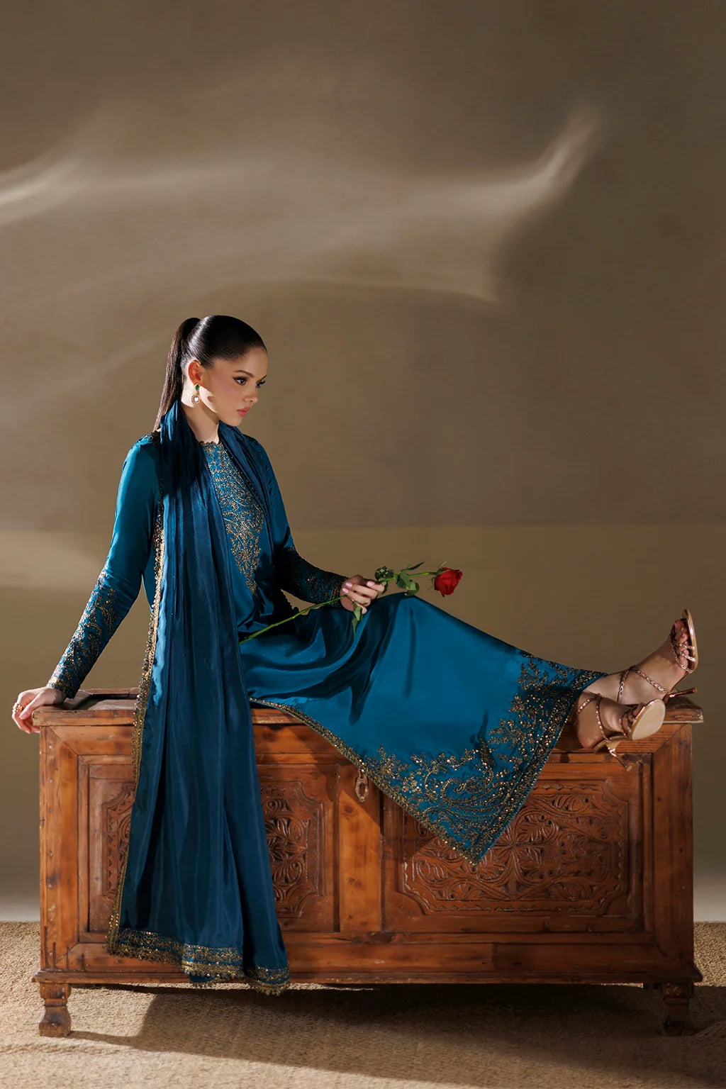 UE-731 Embroidered Ramen Silk | Formals ‘26 | Iznik