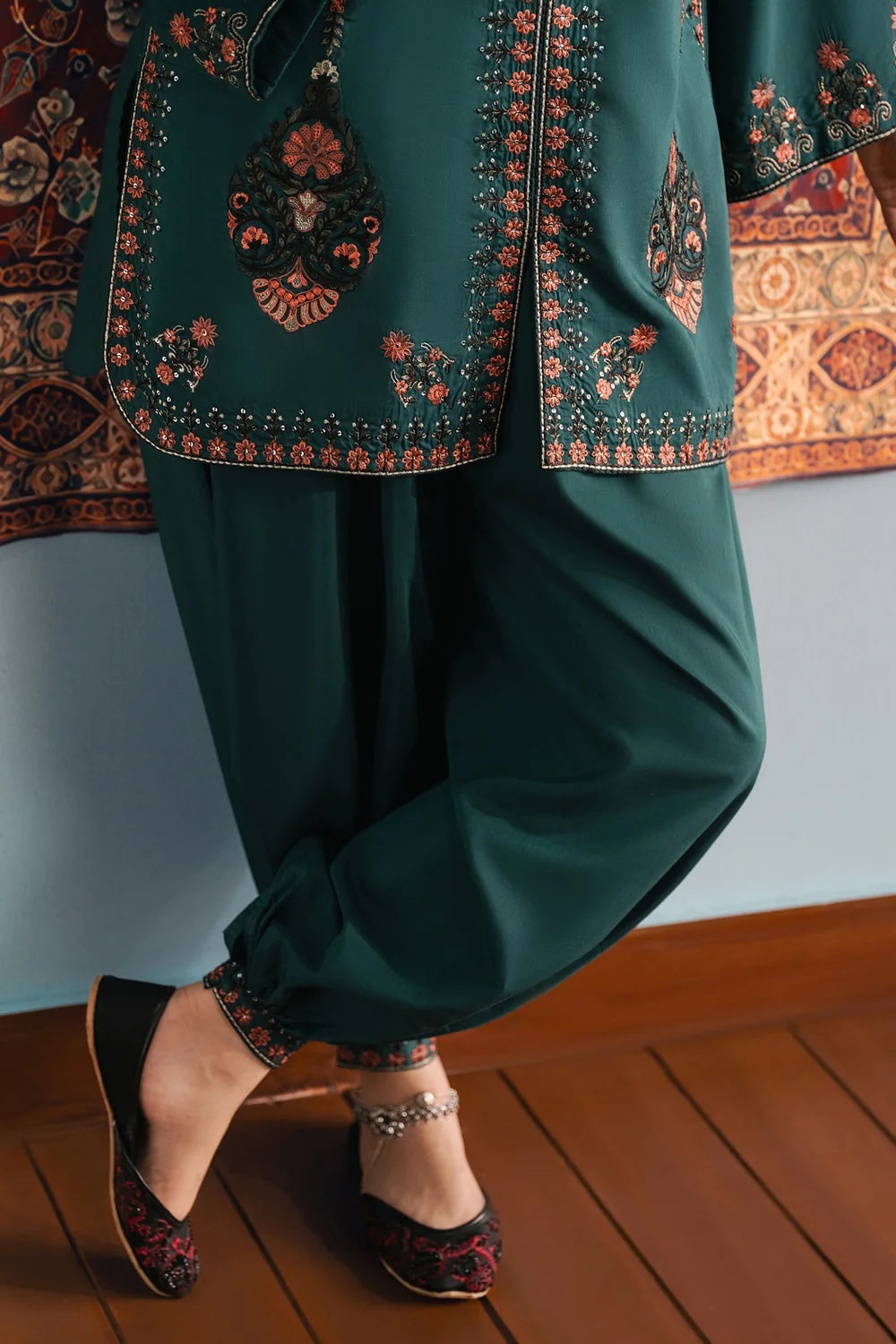 EMERALD | E4747-103-706 | Rozana Winter Drop 1 | Ethnc
