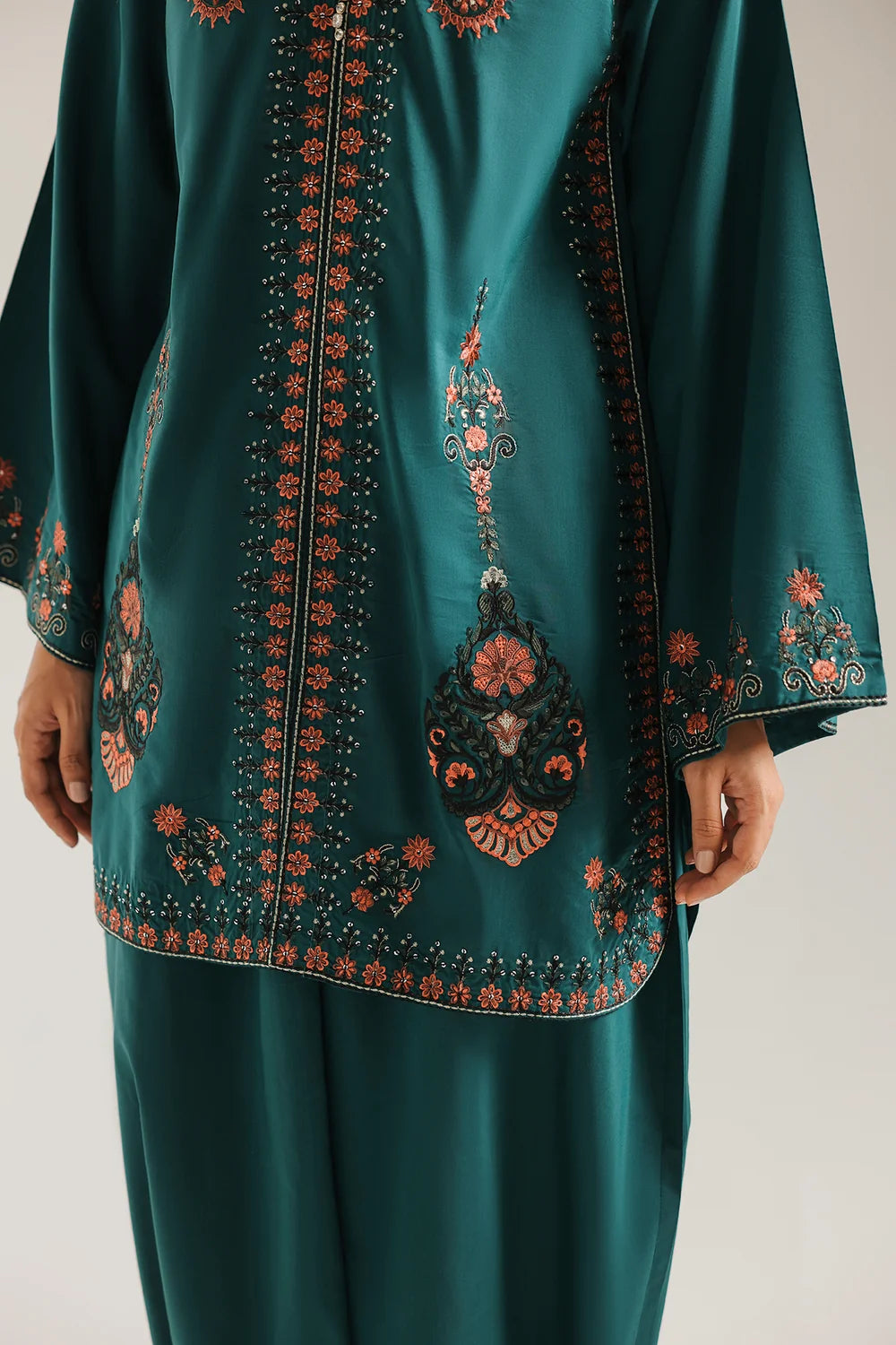 EMERALD | E4747-103-706 | Rozana Winter Drop 1 | Ethnc