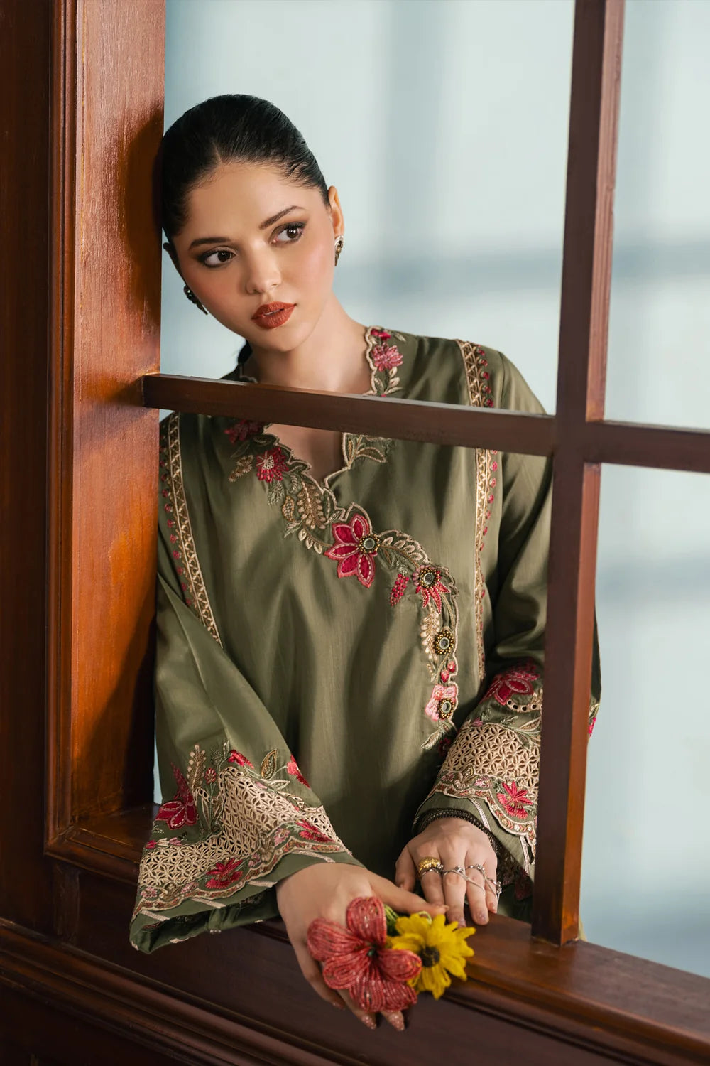 OLIVE | E4748-103-121 | Rozana Winter Drop 1 | Ethnc