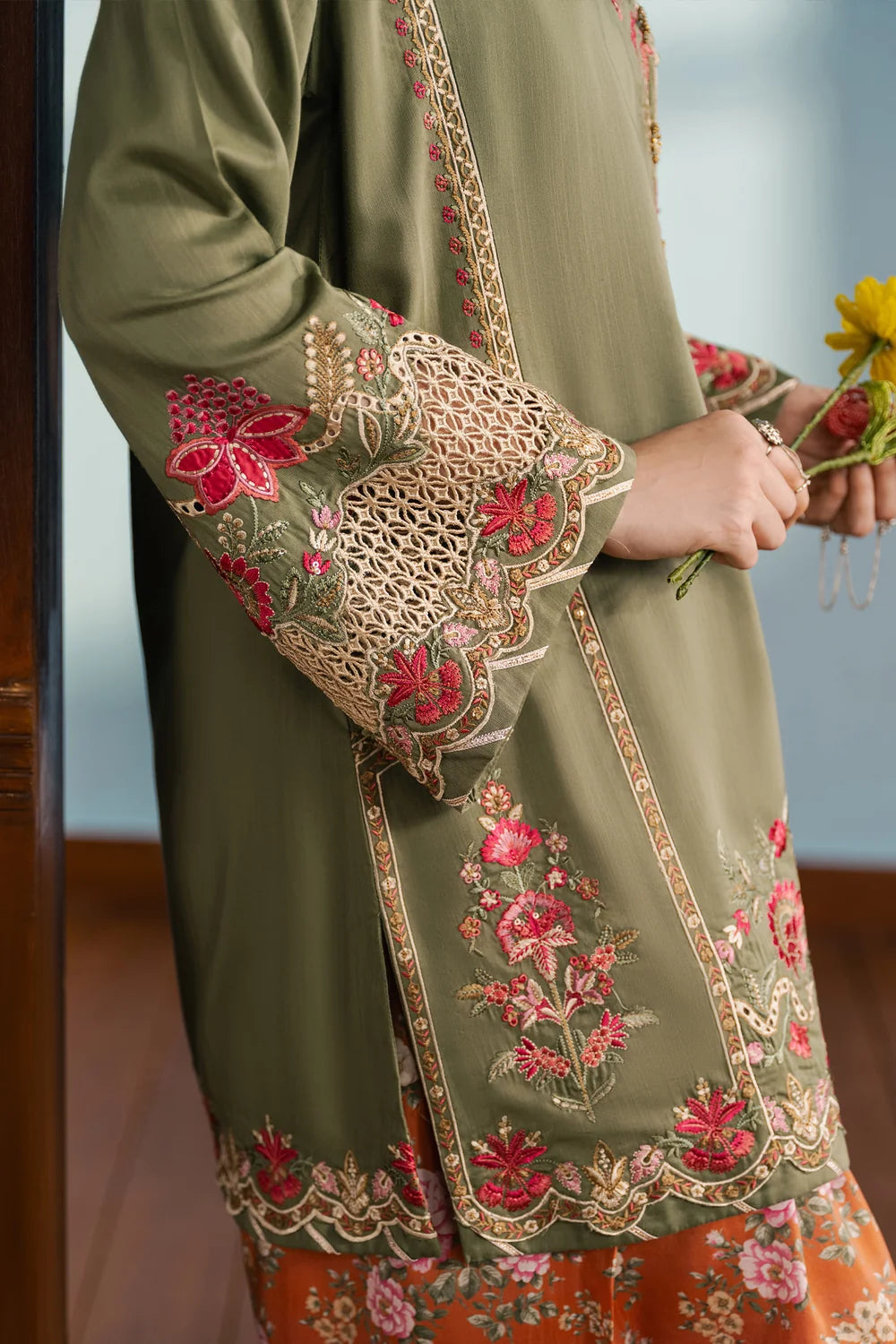 OLIVE | E4748-103-121 | Rozana Winter Drop 1 | Ethnc