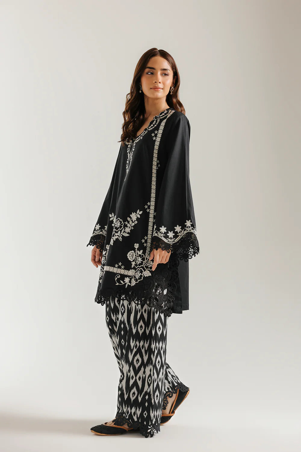 BLACK | E4645/103/901 | Women Rozana 16 July ‘26 | Ethnc