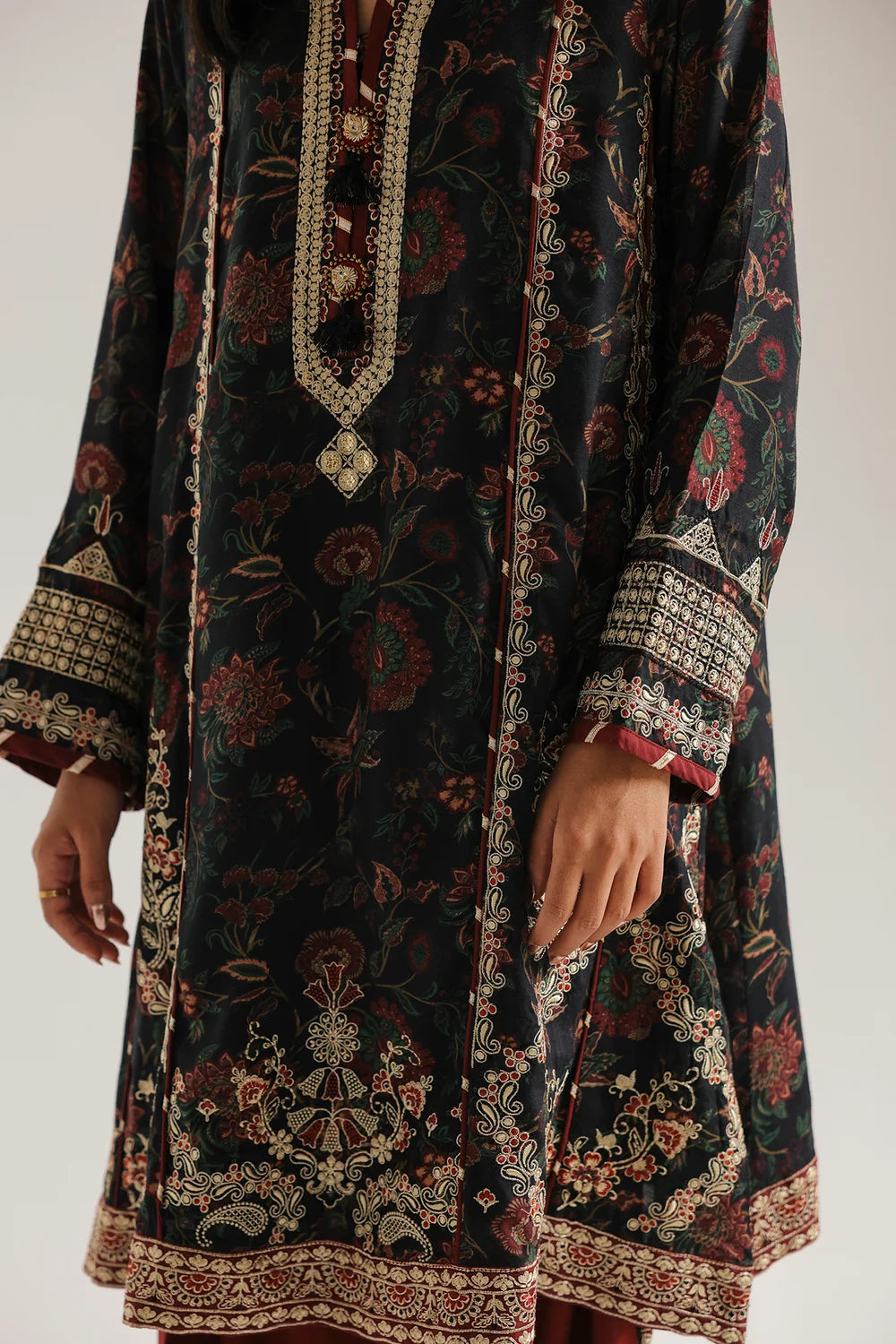 BLACK | E4838-103-901 | Rozana Winter Drop 2 | Ethnc