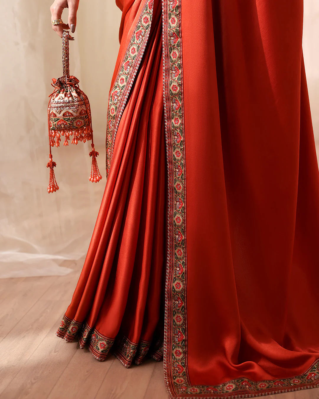 Manon | Reina | Faiza Saqlain