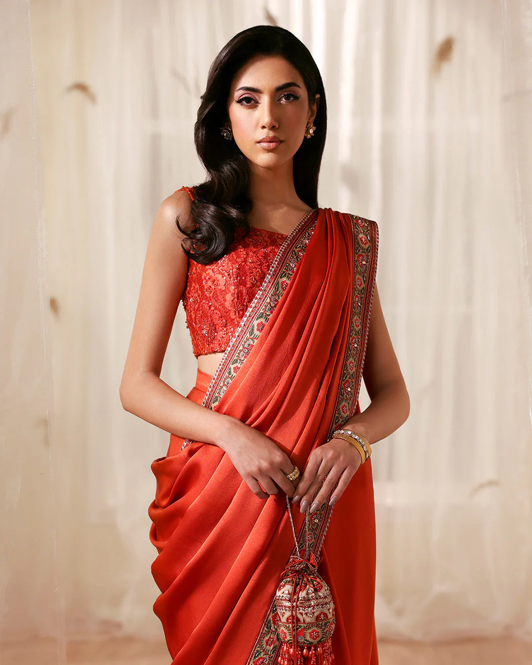 Manon | Reina | Faiza Saqlain