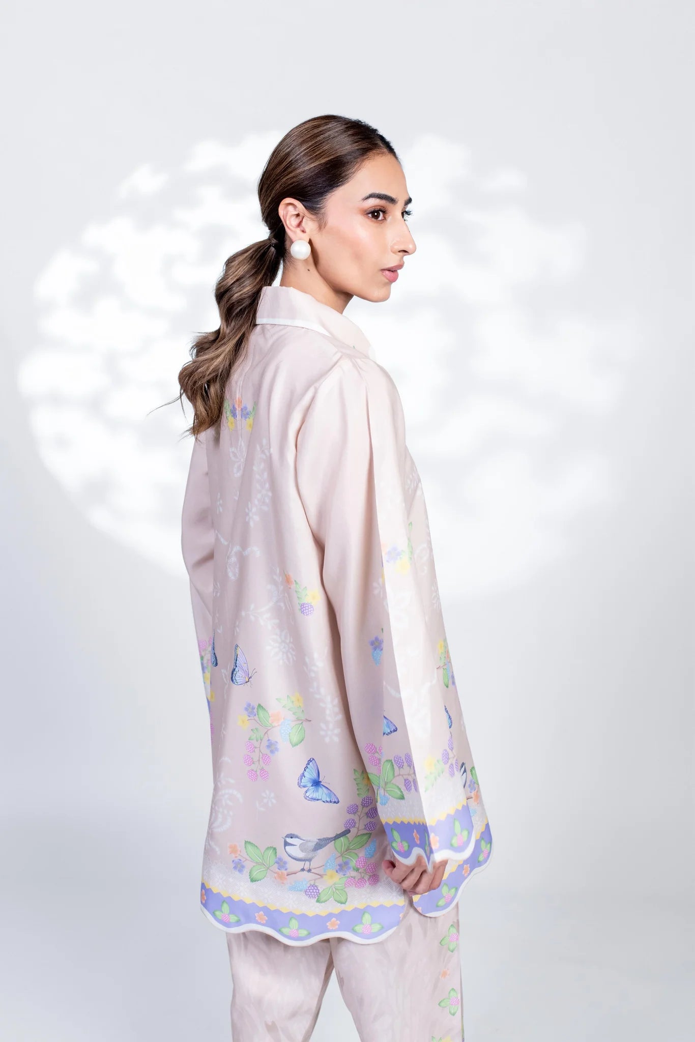Somi (B) | BARAÉ KHANOM