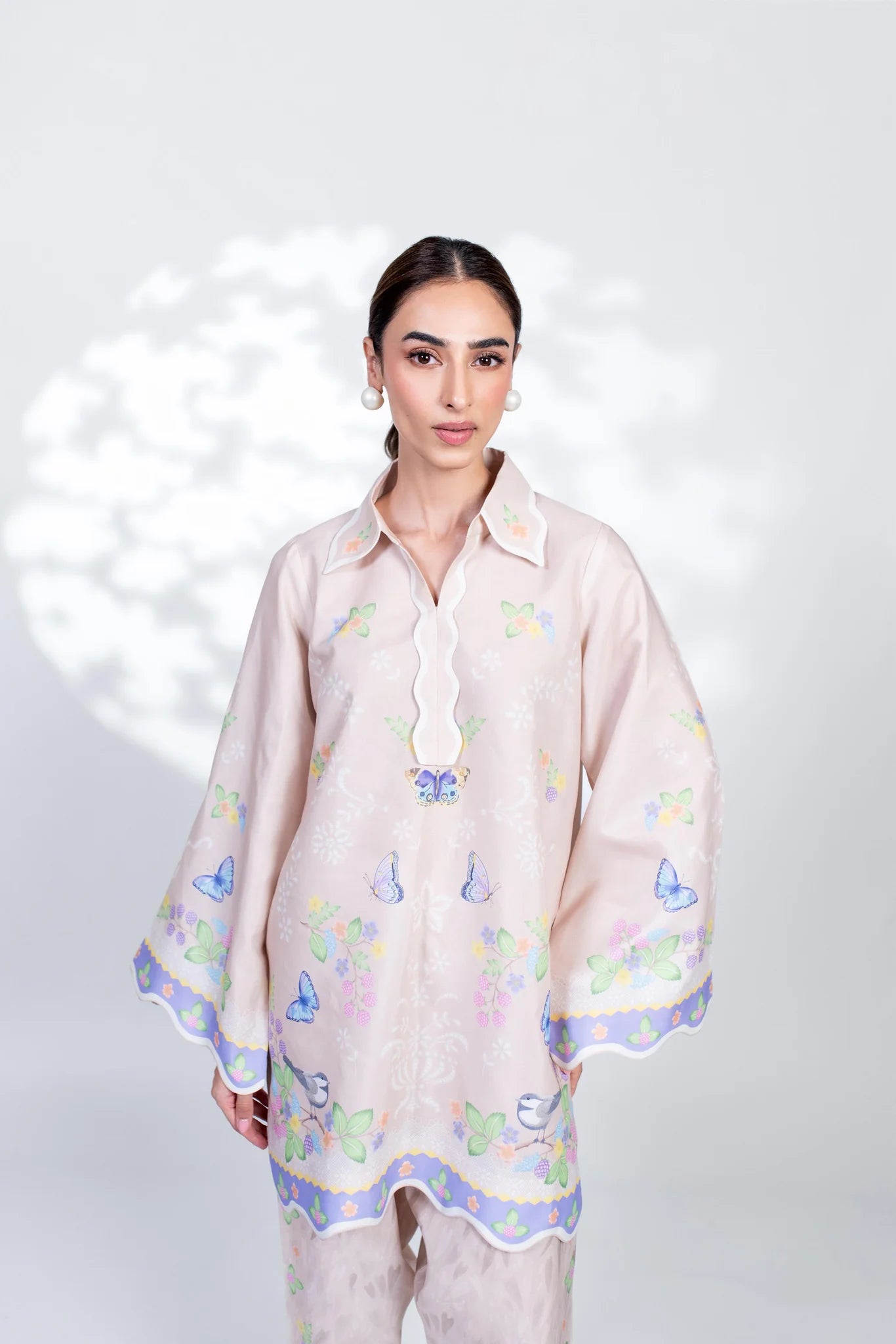 Somi (B) | BARAÉ KHANOM