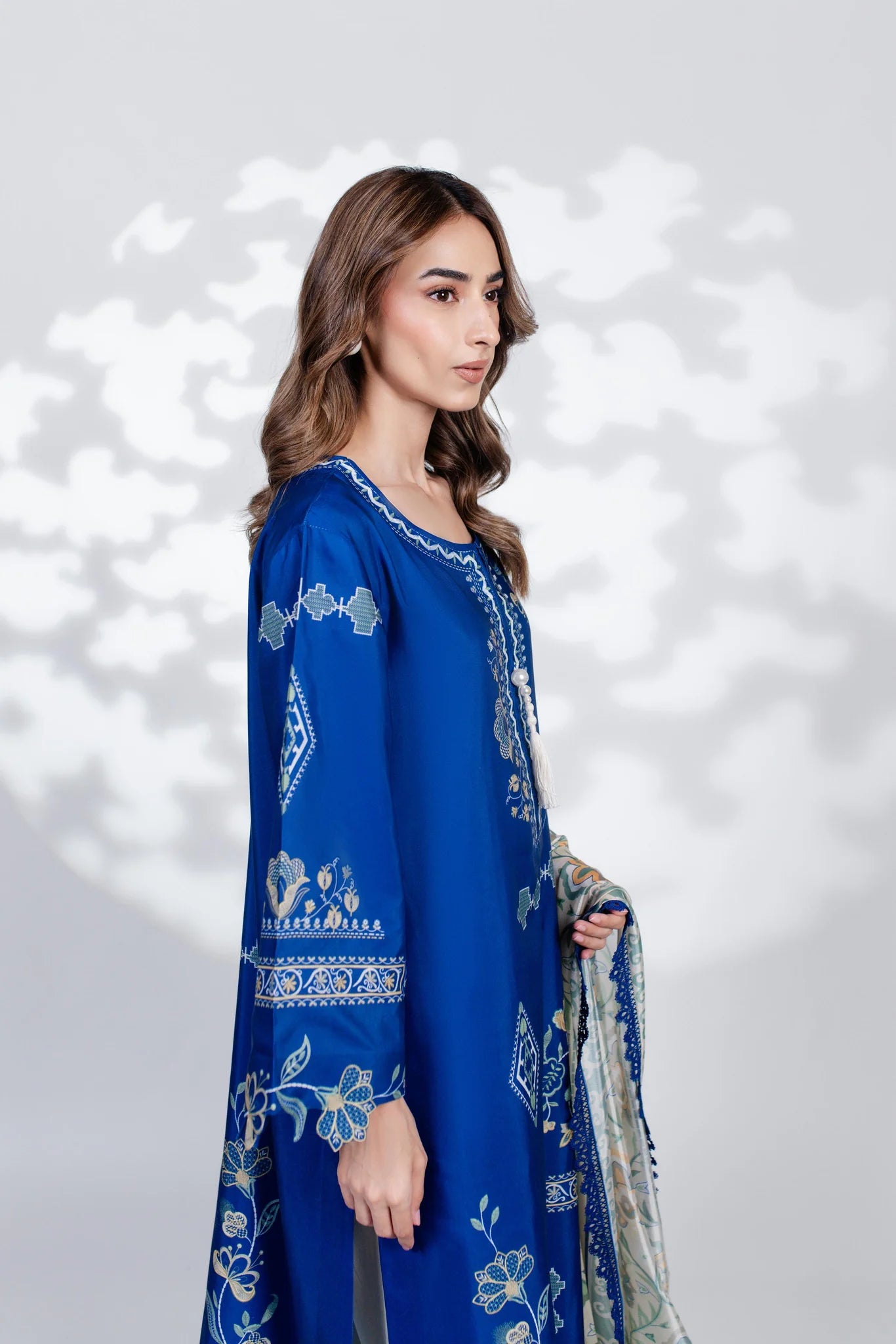 Dove (A) | BARAÉ KHANOM