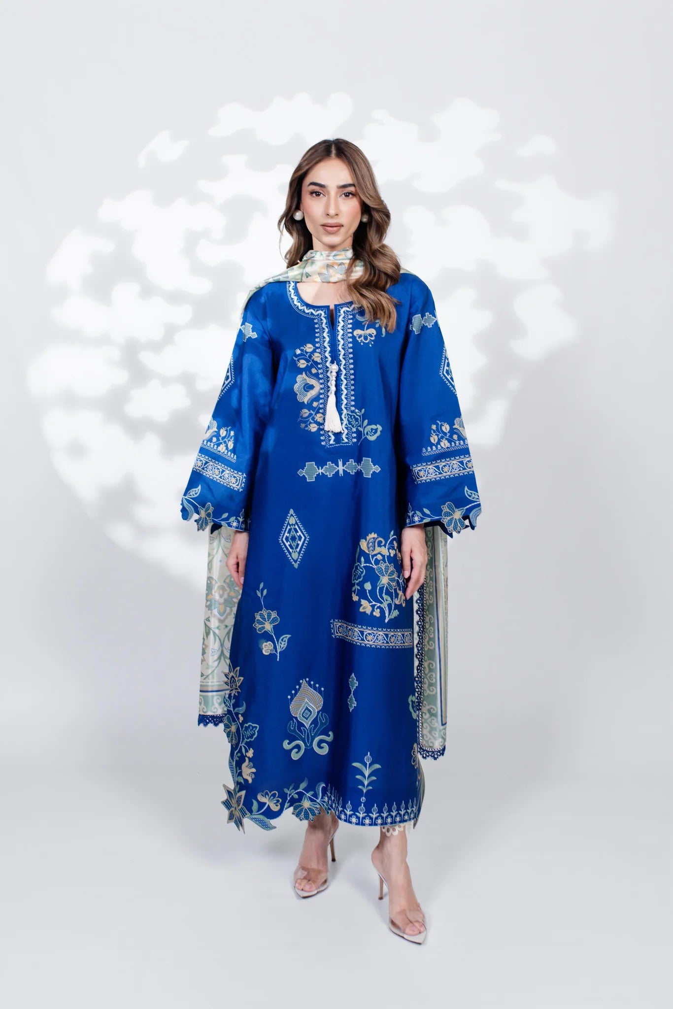 Dove (A) | BARAÉ KHANOM