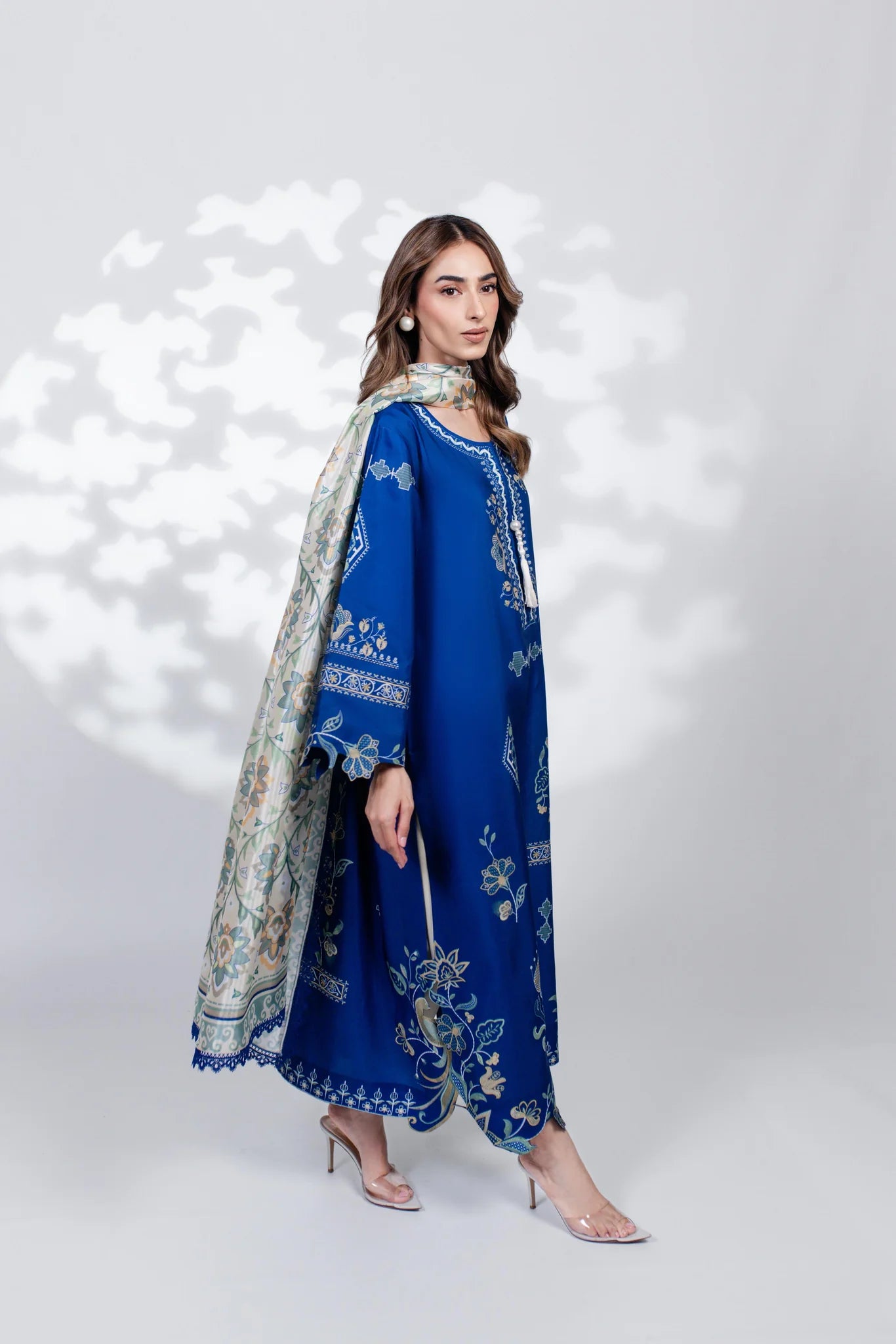 Dove (A) | BARAÉ KHANOM
