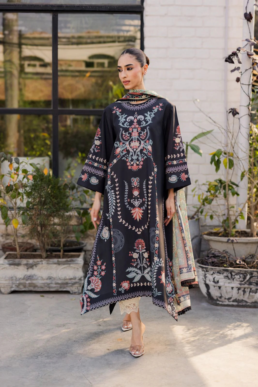 IZNIK (B) | SPRING/ SUMMER '26 DROP I | BARAÉ KHANOM
