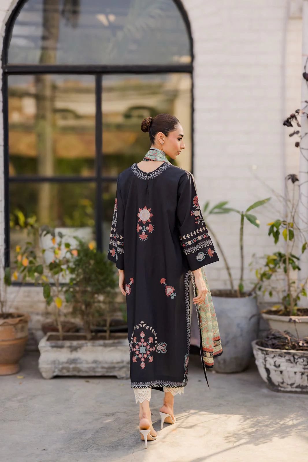 IZNIK (B) | SPRING/ SUMMER '26 DROP I | BARAÉ KHANOM