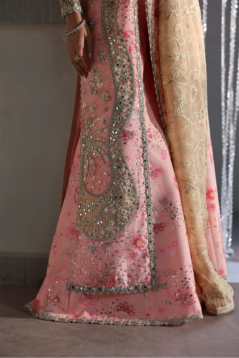 VELORA | LUMENE FESTIVE ' 25/26 | SORAYA
