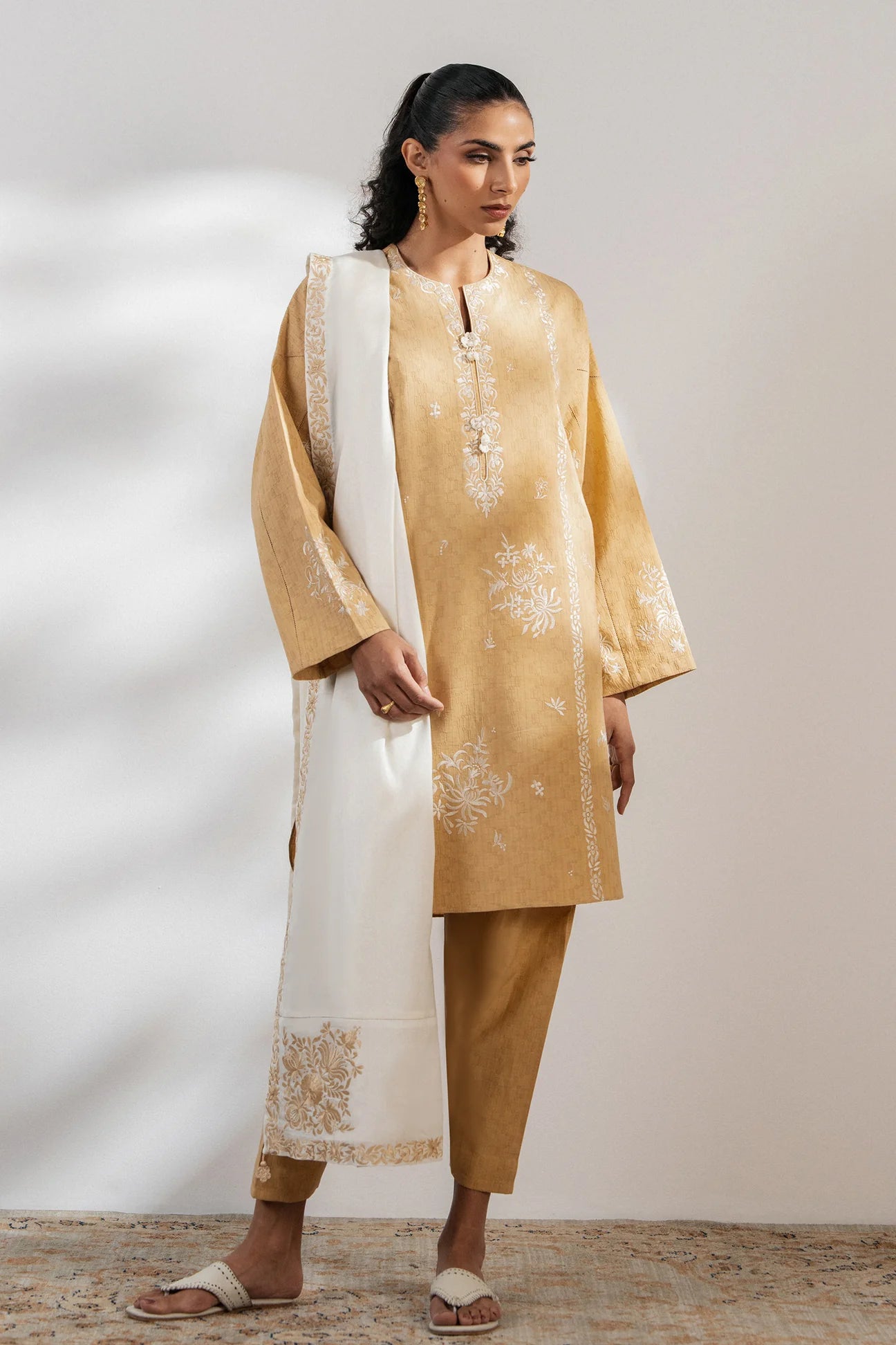 MORA (ZRW-21544) | ZAHA