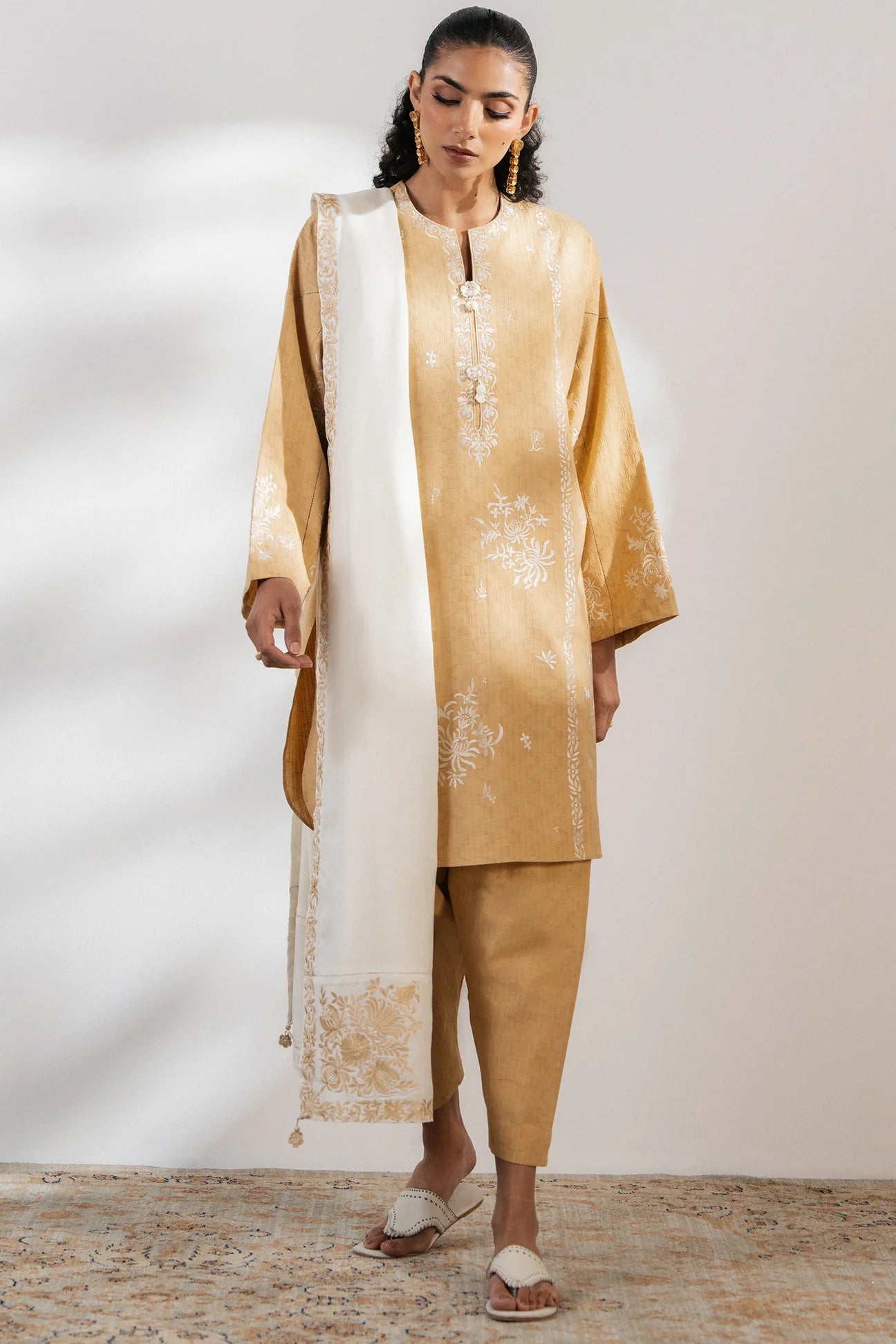 MORA (ZRW-21544) | ZAHA