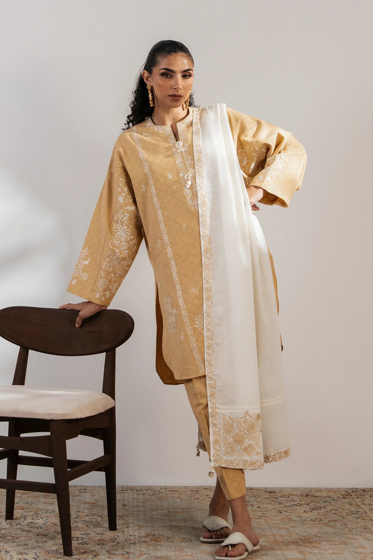 MORA (ZRW-21544) | ZAHA