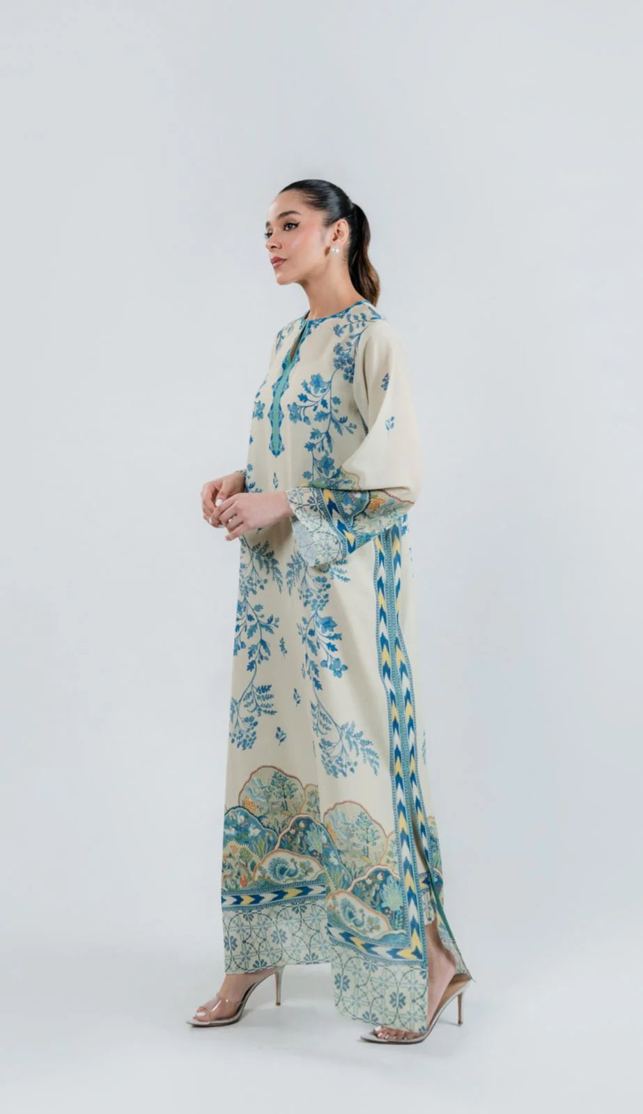 Afra | BARAÉ KHANOM