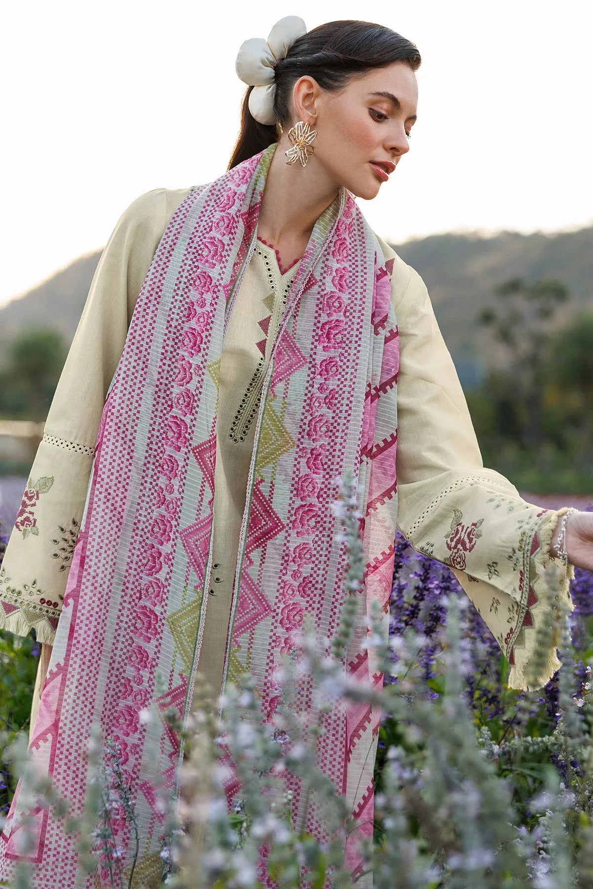 Embroidered Lawn USE-9289 | Unstitched Summer '26 | Jazmin