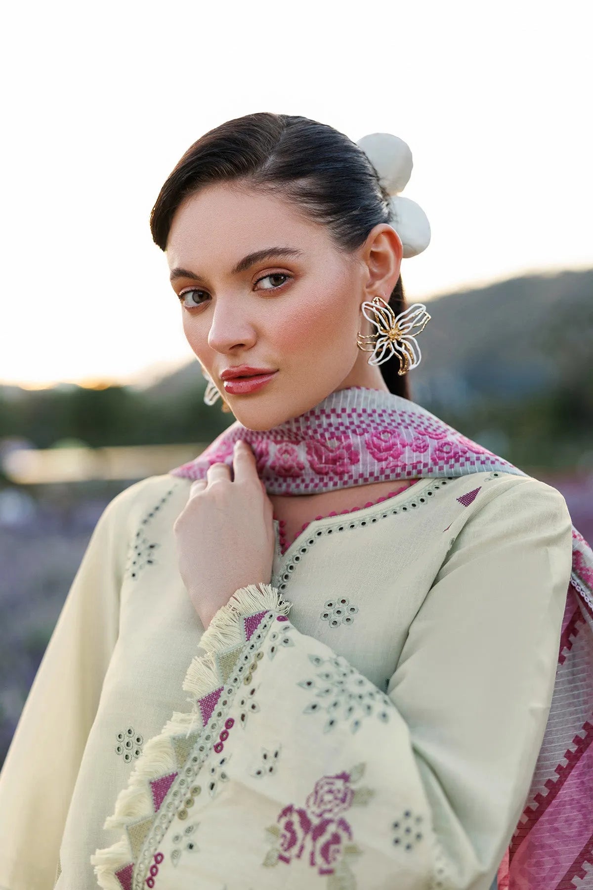 Embroidered Lawn USE-9289 | Unstitched Summer '26 | Jazmin