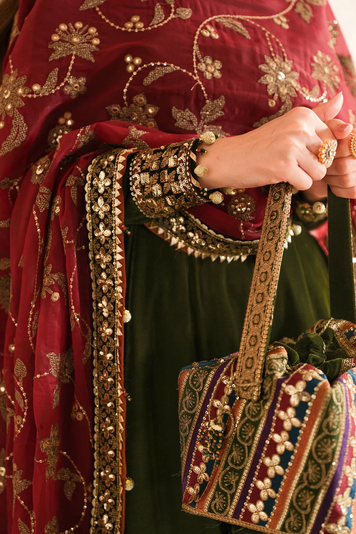 JZ-VF-D2036-0 | EMBROIDERED VELVET FORMAL | Jazmin