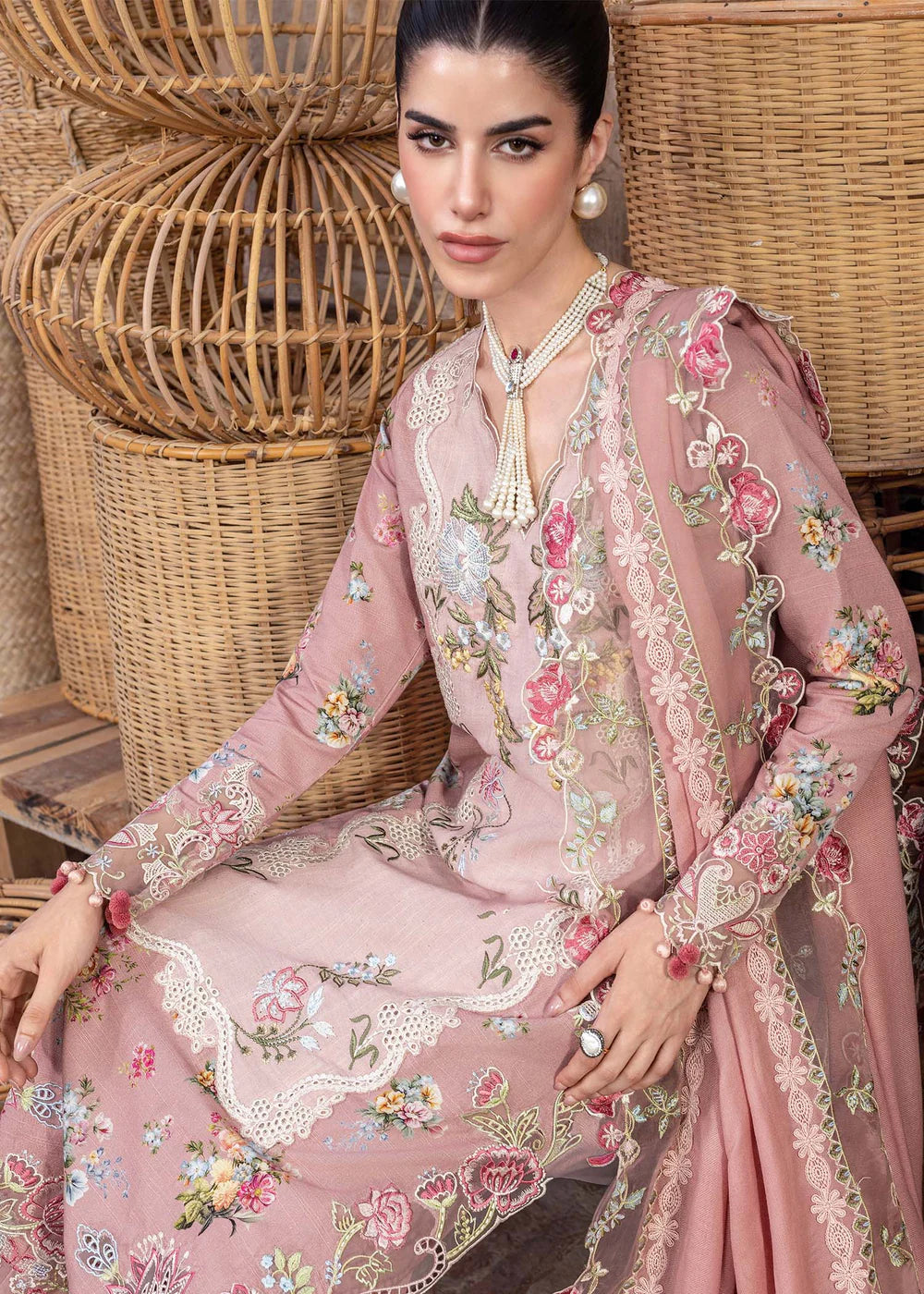 ESMAE 3-A | Winter Unstitched '25 | Saira Shakira