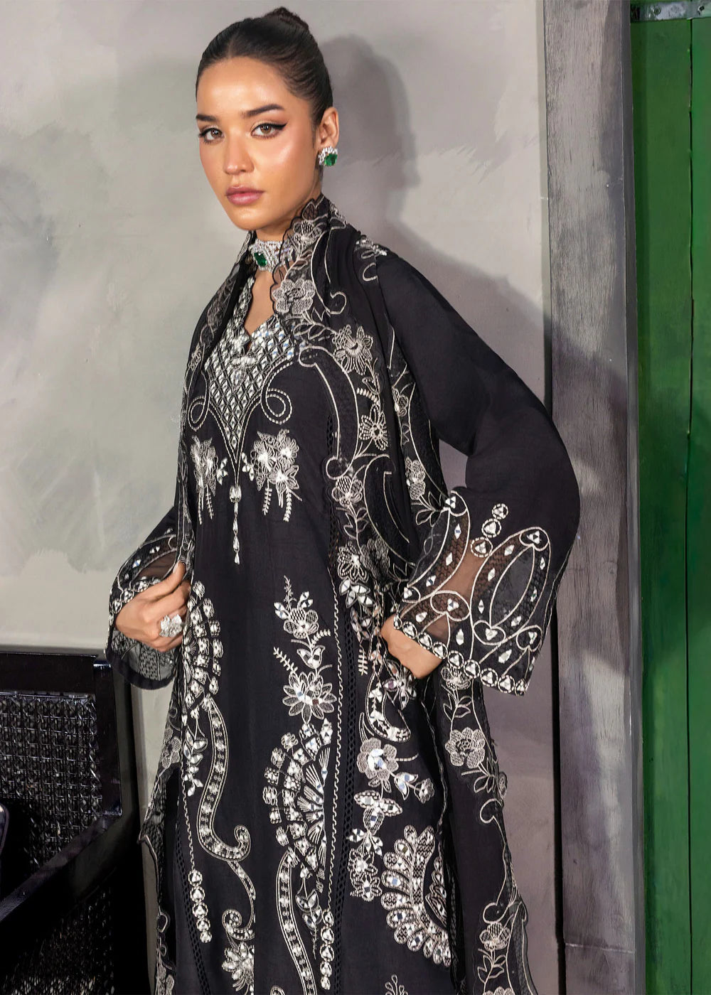 Dahlia Noir | Nureh | Saira Shakira
