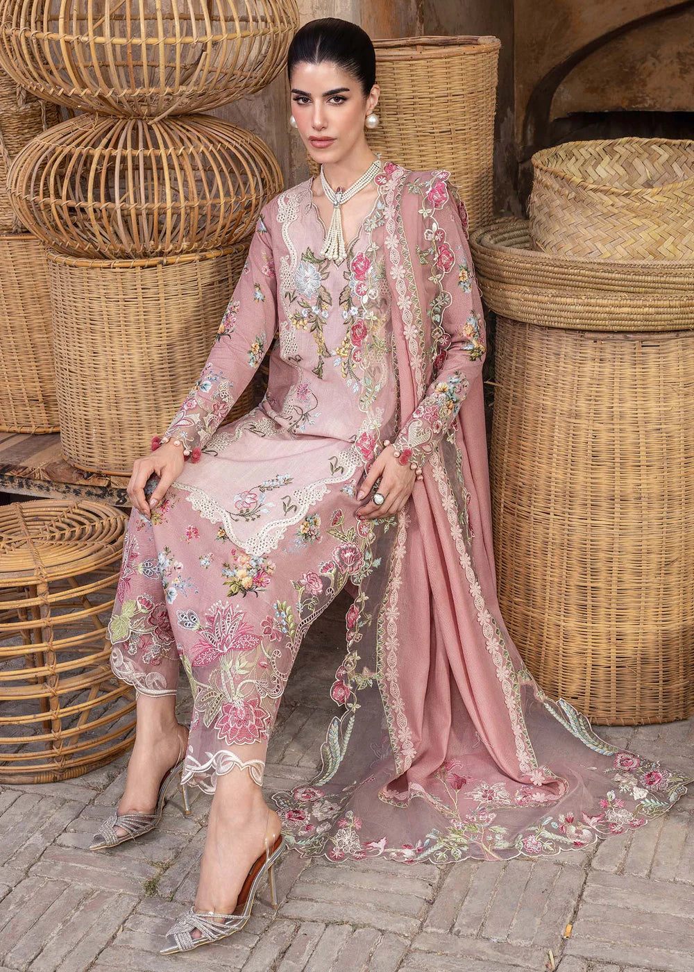 ESMAE 3-A | Winter Unstitched '25 | Saira Shakira