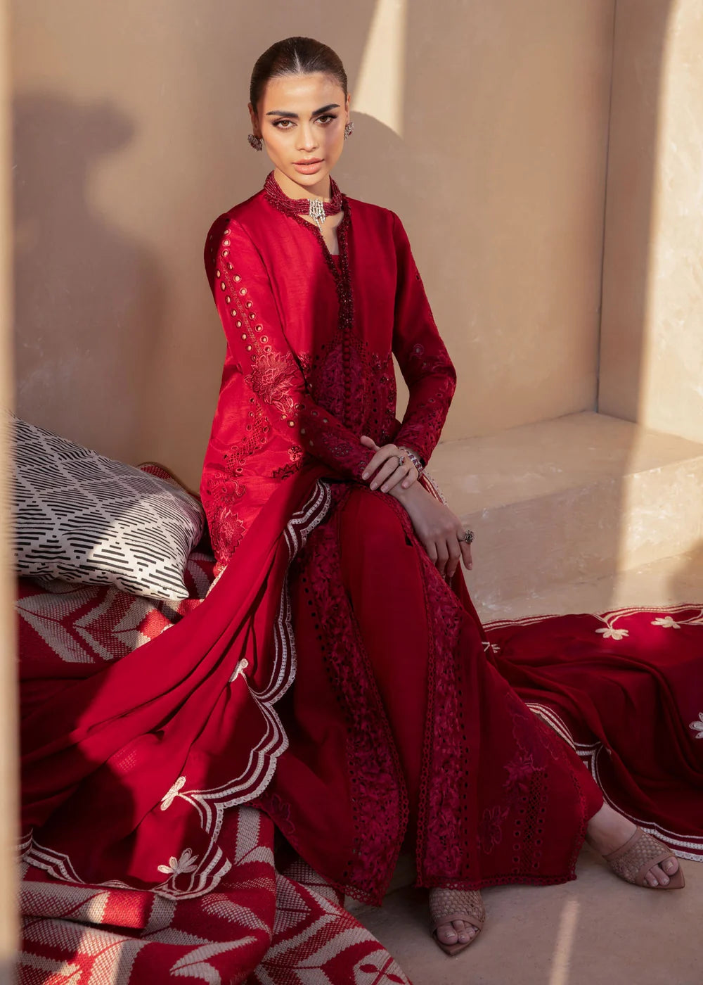 Izzy  | Saira Shakira Rosea Casual Pret'25